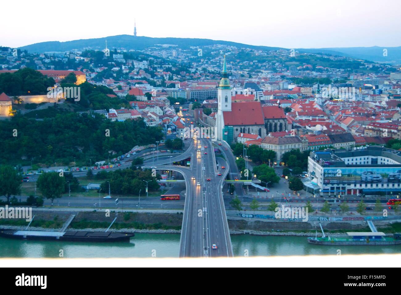 Draufsicht Bratislava Stadt Brücke bauten Straßen Stockfoto