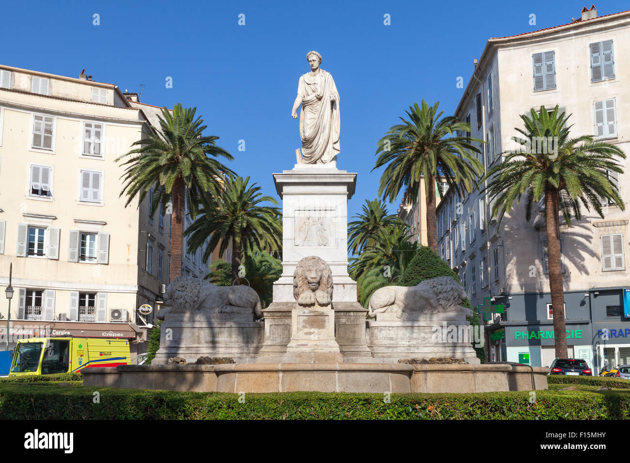 Ajaccio, Frankreich - 7. Juli 2015: Statue von Napoleon Bonaparte im römischen Gewand, historische Zentrum von Ajaccio Stockfoto