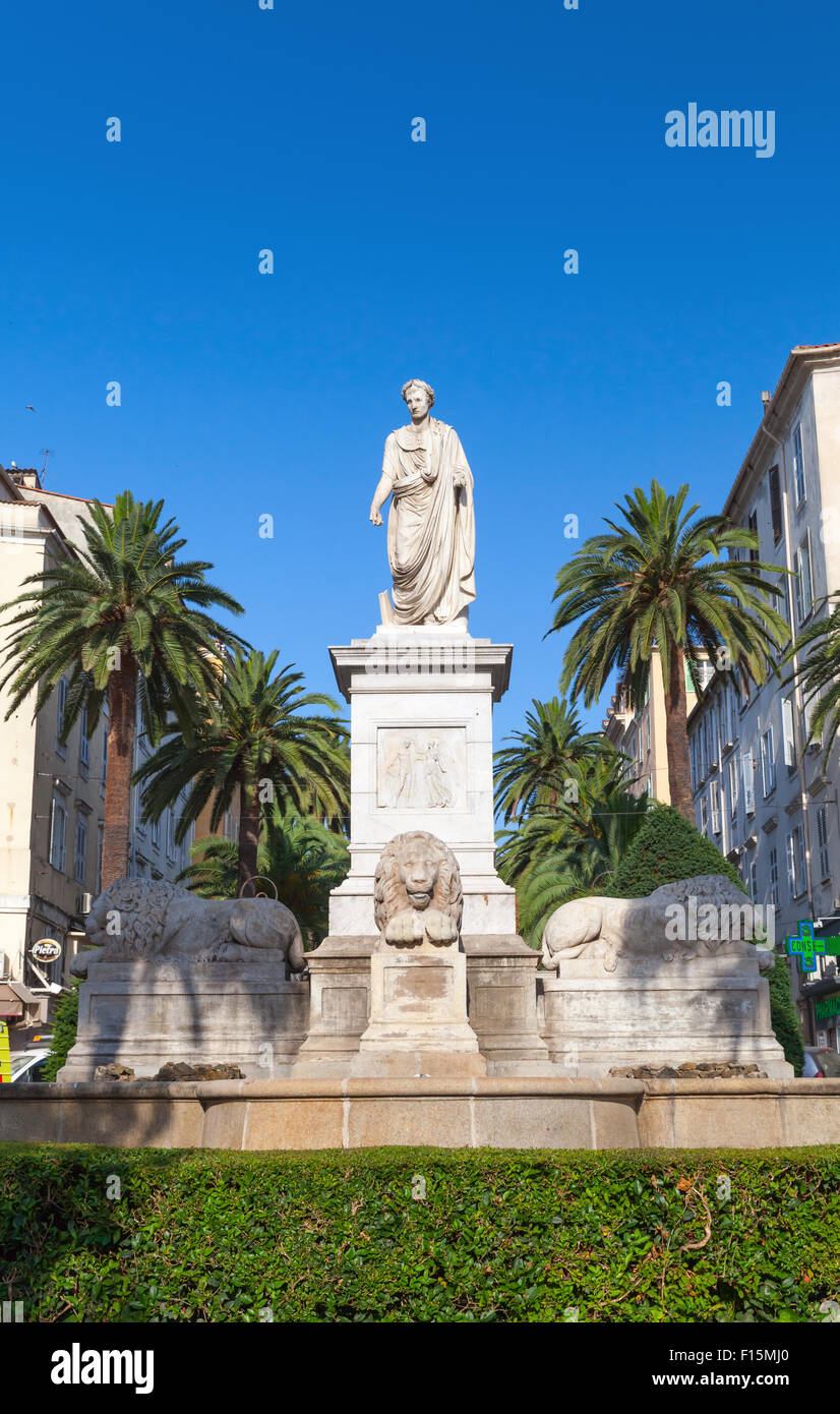 Ajaccio, Frankreich - 7. Juli 2015: Statue von Napoleon Bonaparte im römischen Gewand, historische Zentrum von Ajaccio Stadt Stockfoto