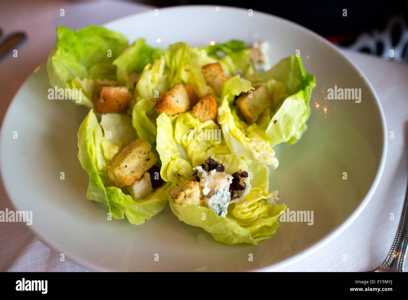 Walnuss und Stilton-Käse-Salat mit croutons Stockfoto