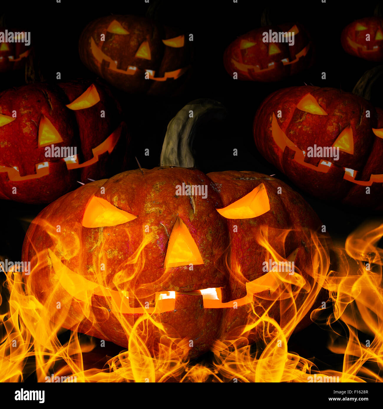 viele Kürbis mit Flamme, Konzept religiöses Fest Halloween Stockfoto
