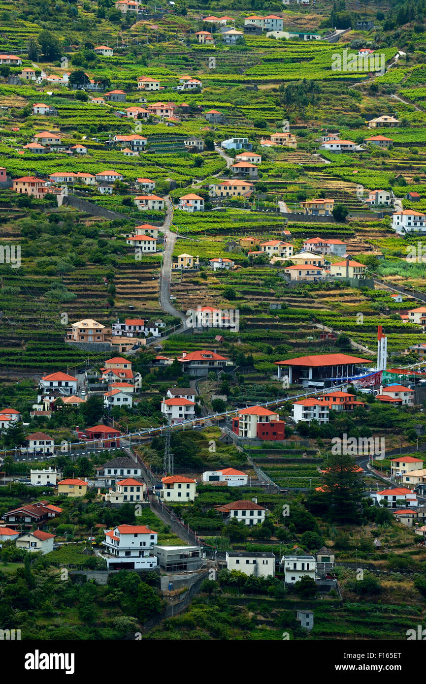 Ansicht-Dorf gebaut auf dem schrägen Boden, Corrida Das Feiteiras, Madeira, Portugal Stockfoto