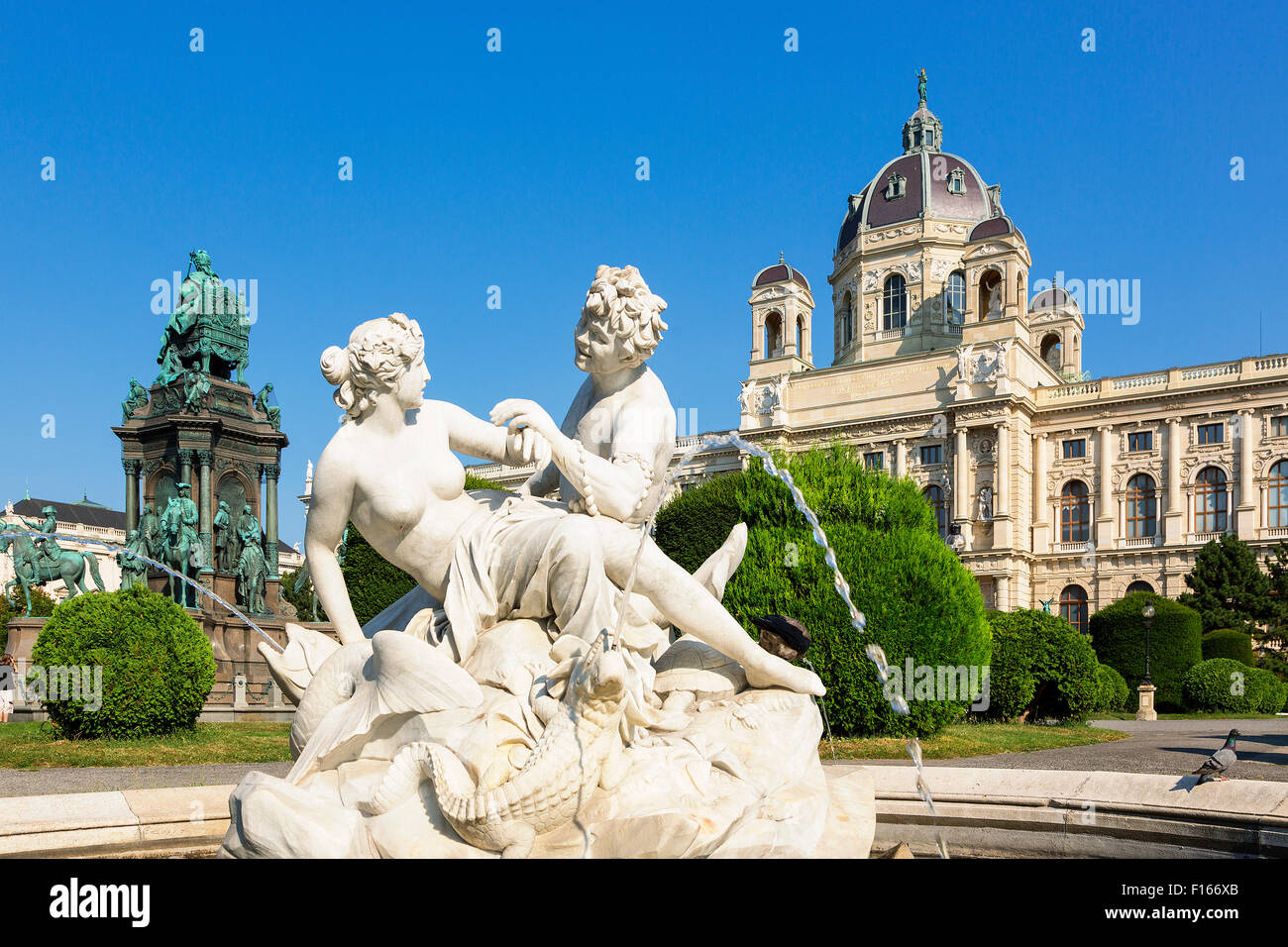 Österreich, Wien, Blick vom Natural History Museum, Denkmal der Maria Theresa und Garten Stockfoto