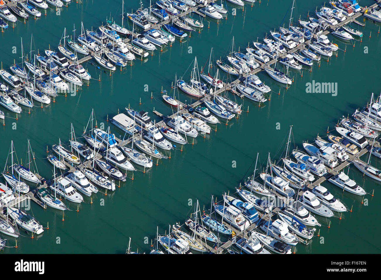 Hobsonville Marina, Waitemata Harbour, Auckland, Nordinsel, Neuseeland - Antenne Stockfoto