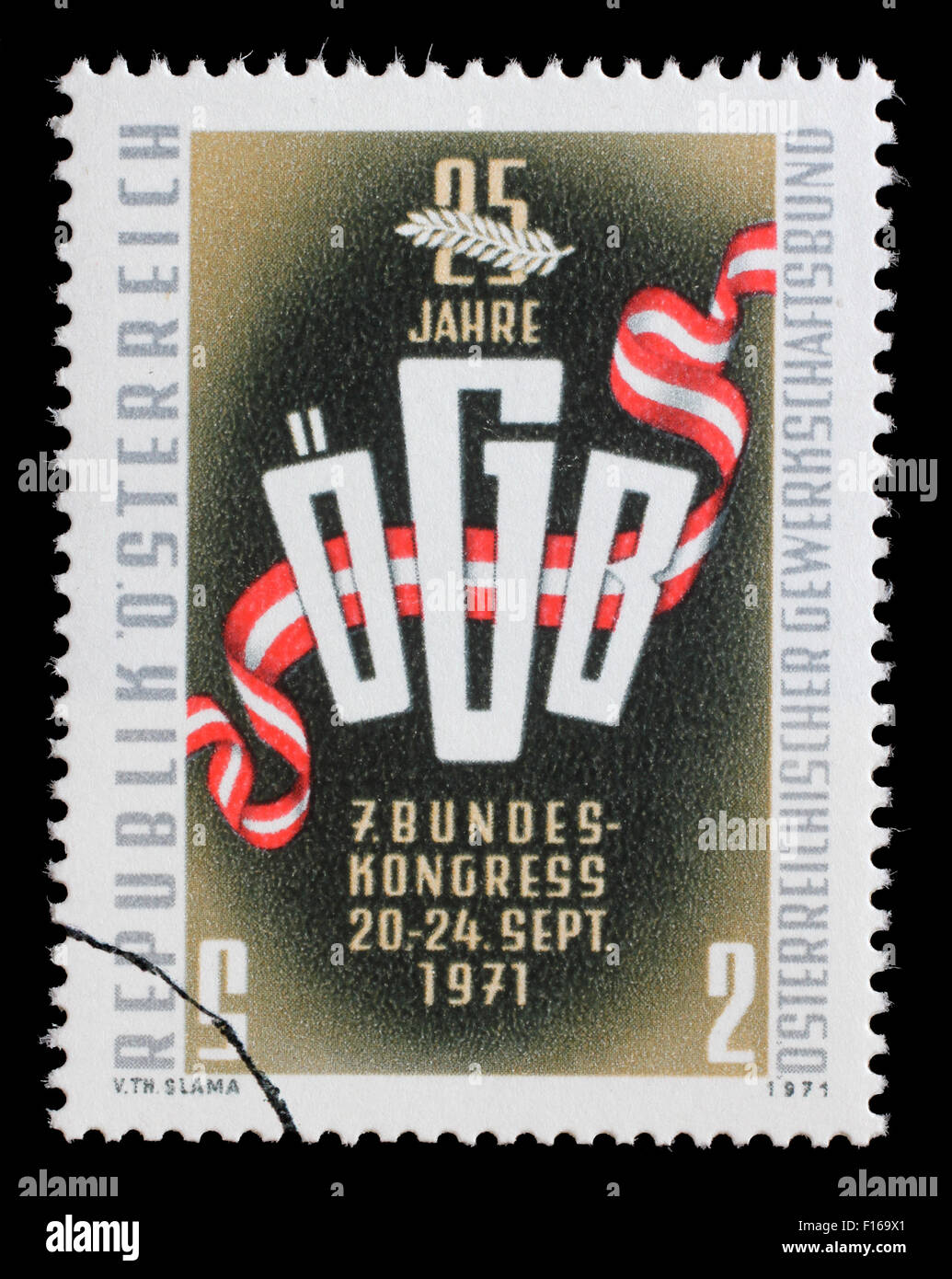 Briefmarke gedruckt in Österreich zeigt Trade Union Emblem, 25. Jahrestag der Gewerkschaft ÖFB, ca. 1971 Stockfoto