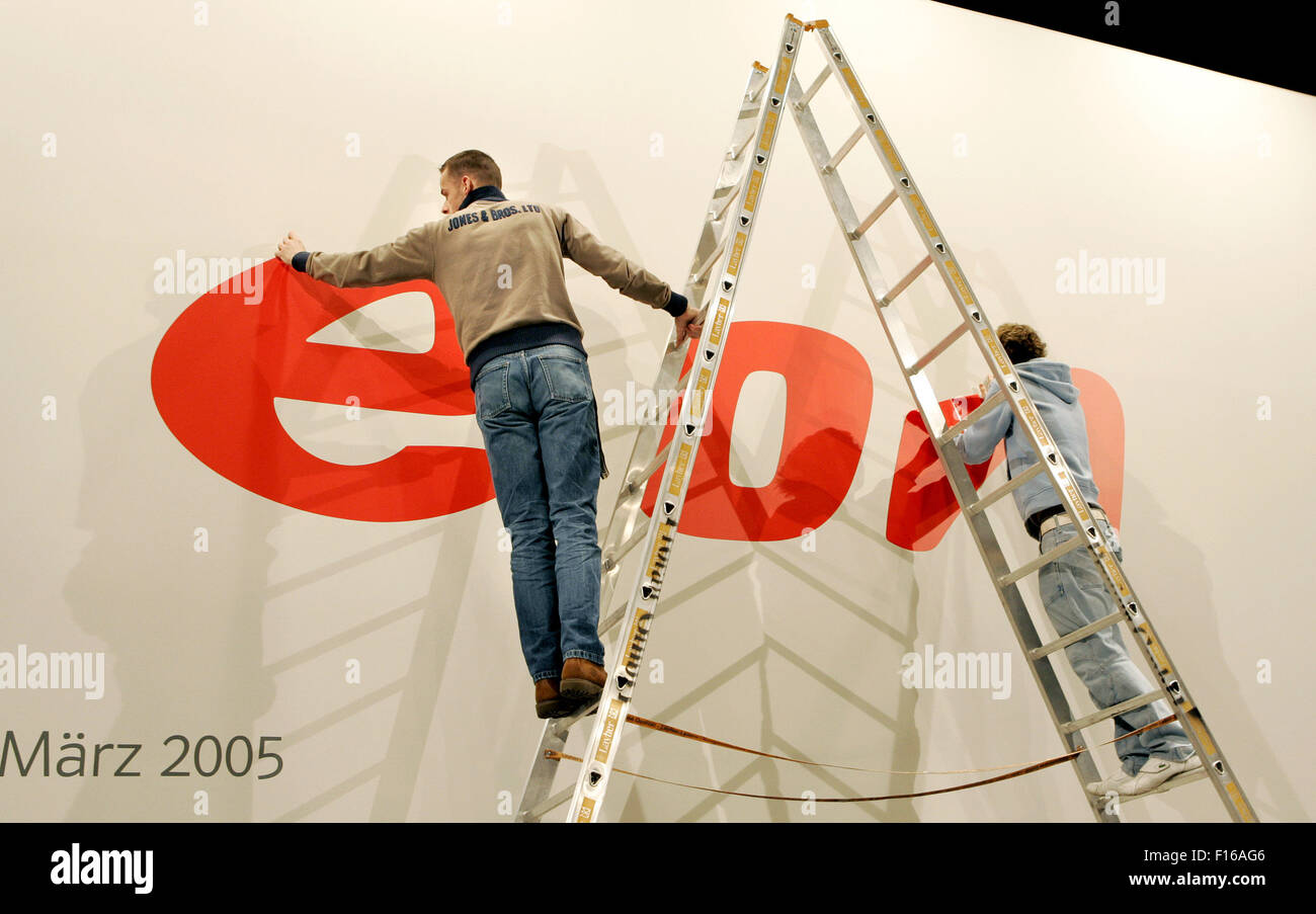 Demontage des E.ON-Logos Stockfoto