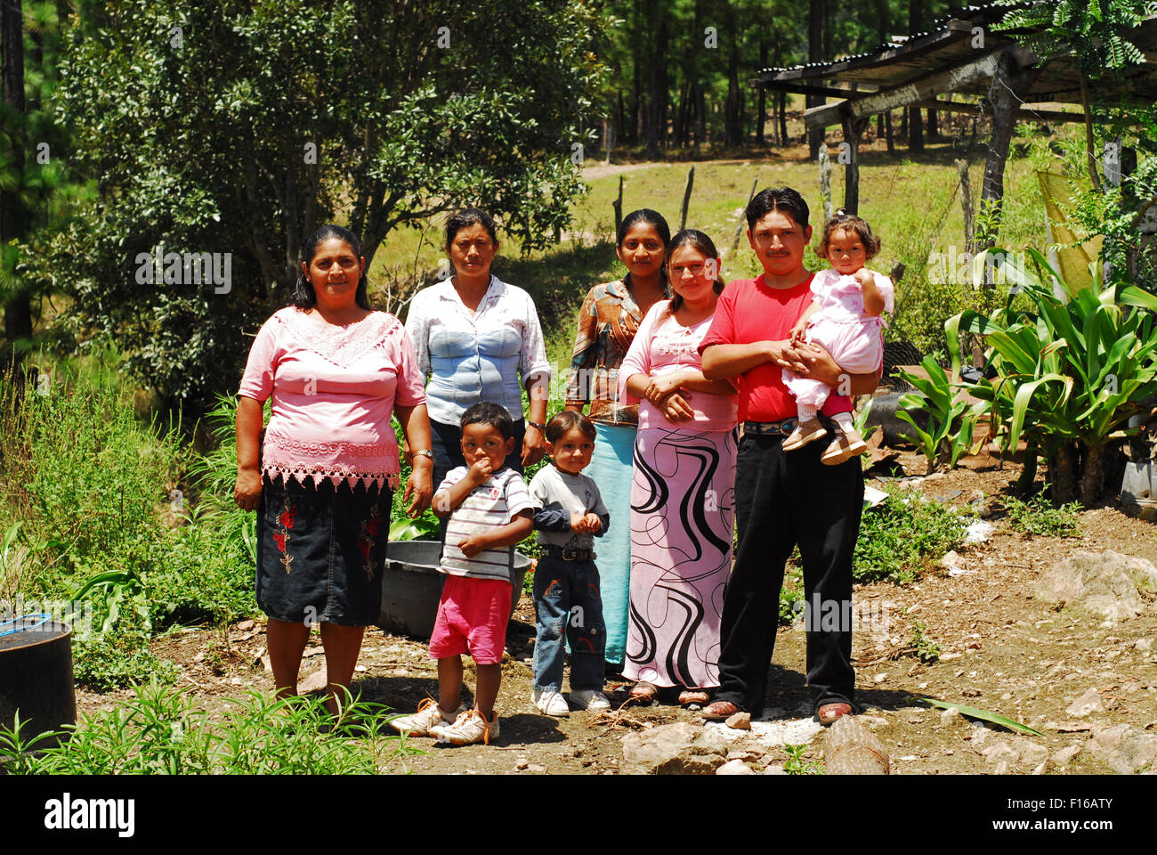 Guatemala, Aguacatan, Familienfoto Stockfoto