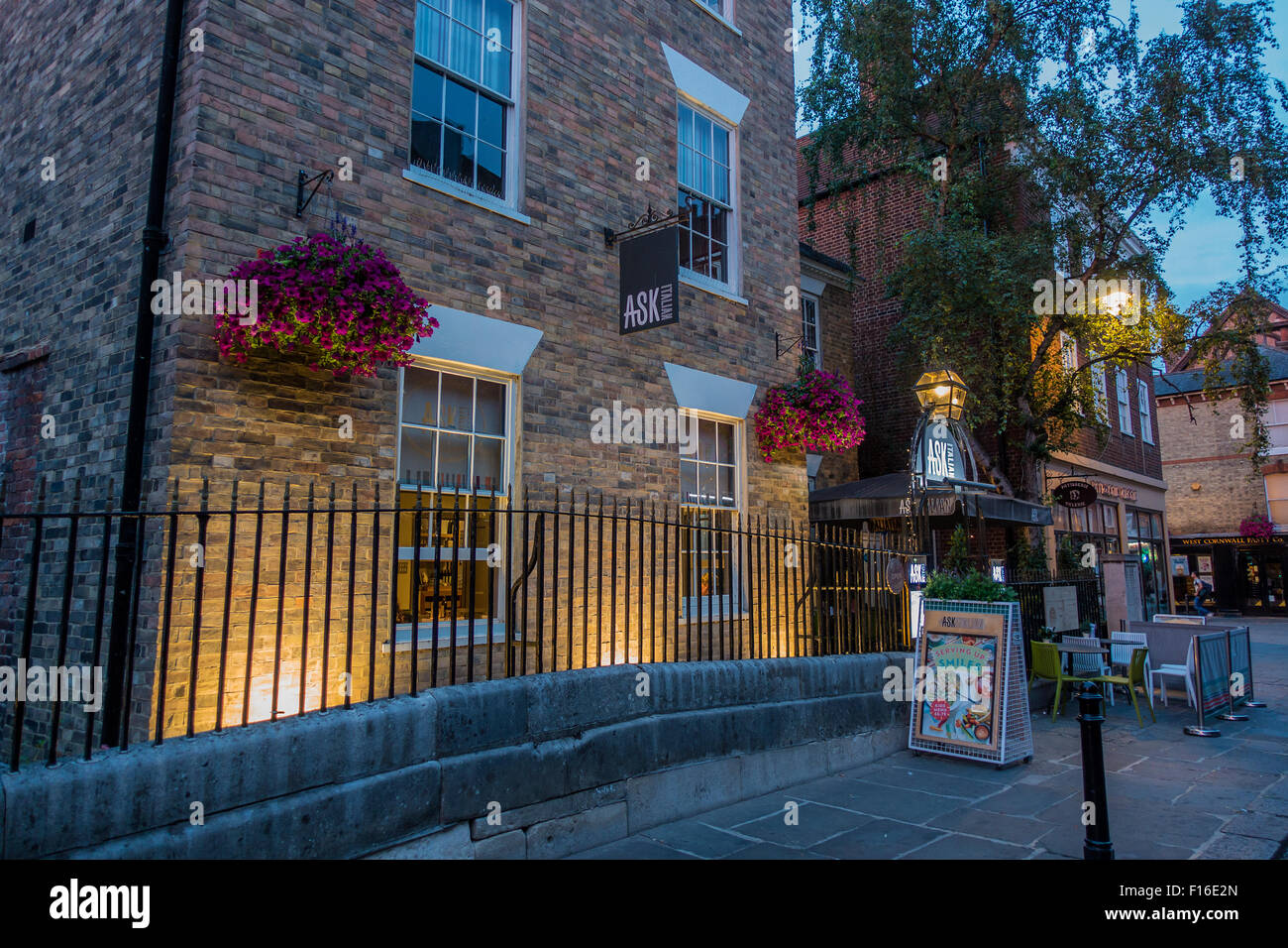 Fragen Sie italienische Restaurant Pizza Pasta Hautpstraße Canterbury Kent Stockfoto