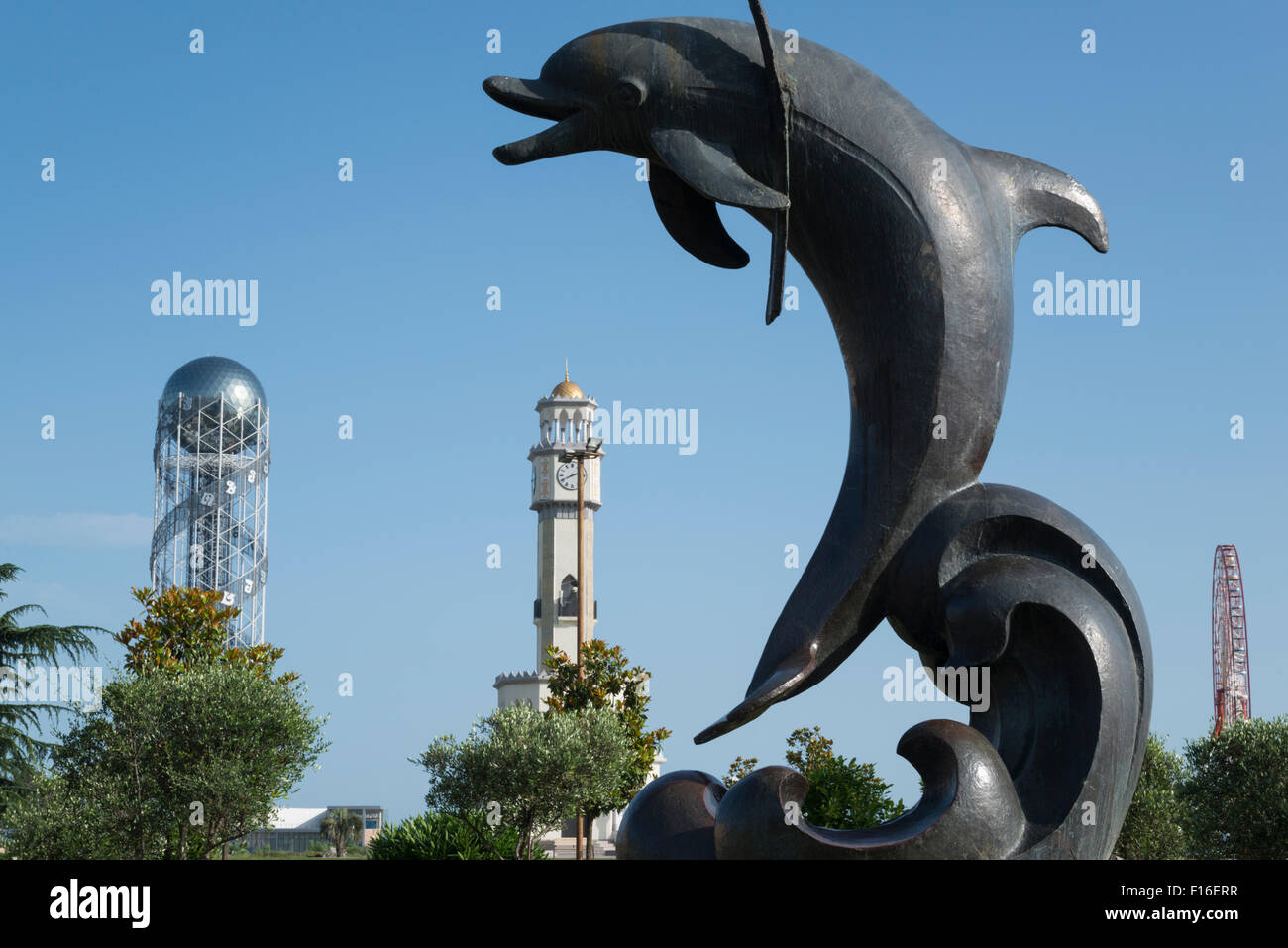 Zeigen Sie mit Alphabet-Turm und dem Leuchtturm an. Batumi. Georgien. Stockfoto