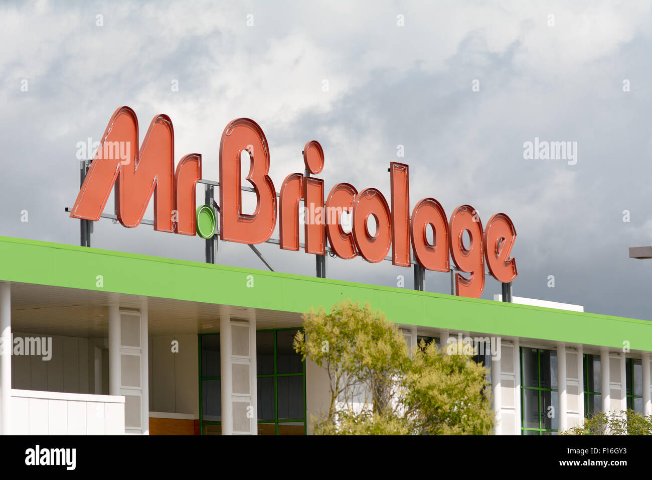 Monsieur Bricolage 'Mr Bricolage' Superstore mit Logo in Frankreich Stockfoto