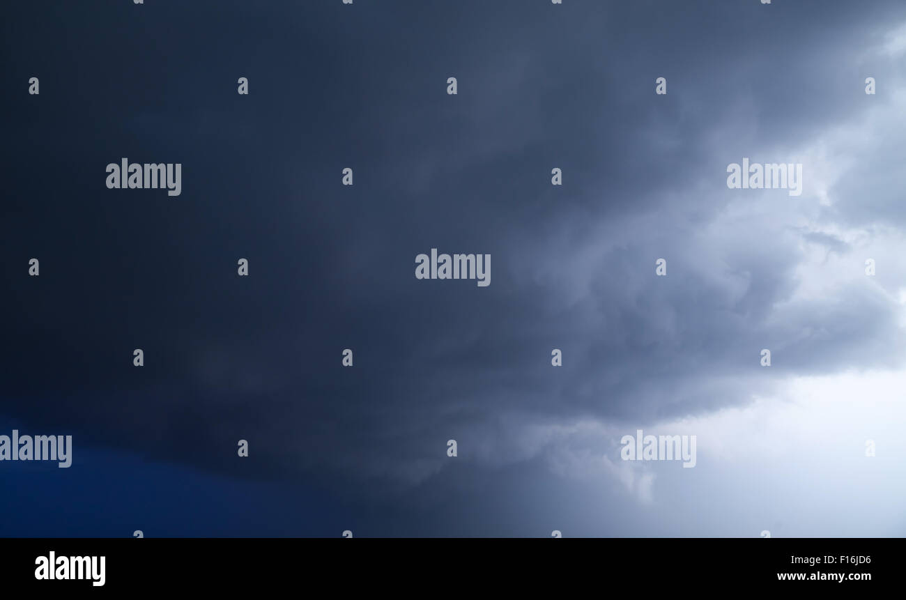 Cumulonimbus Wolken stürmisch. Natürliche Fotohintergrund Stockfoto