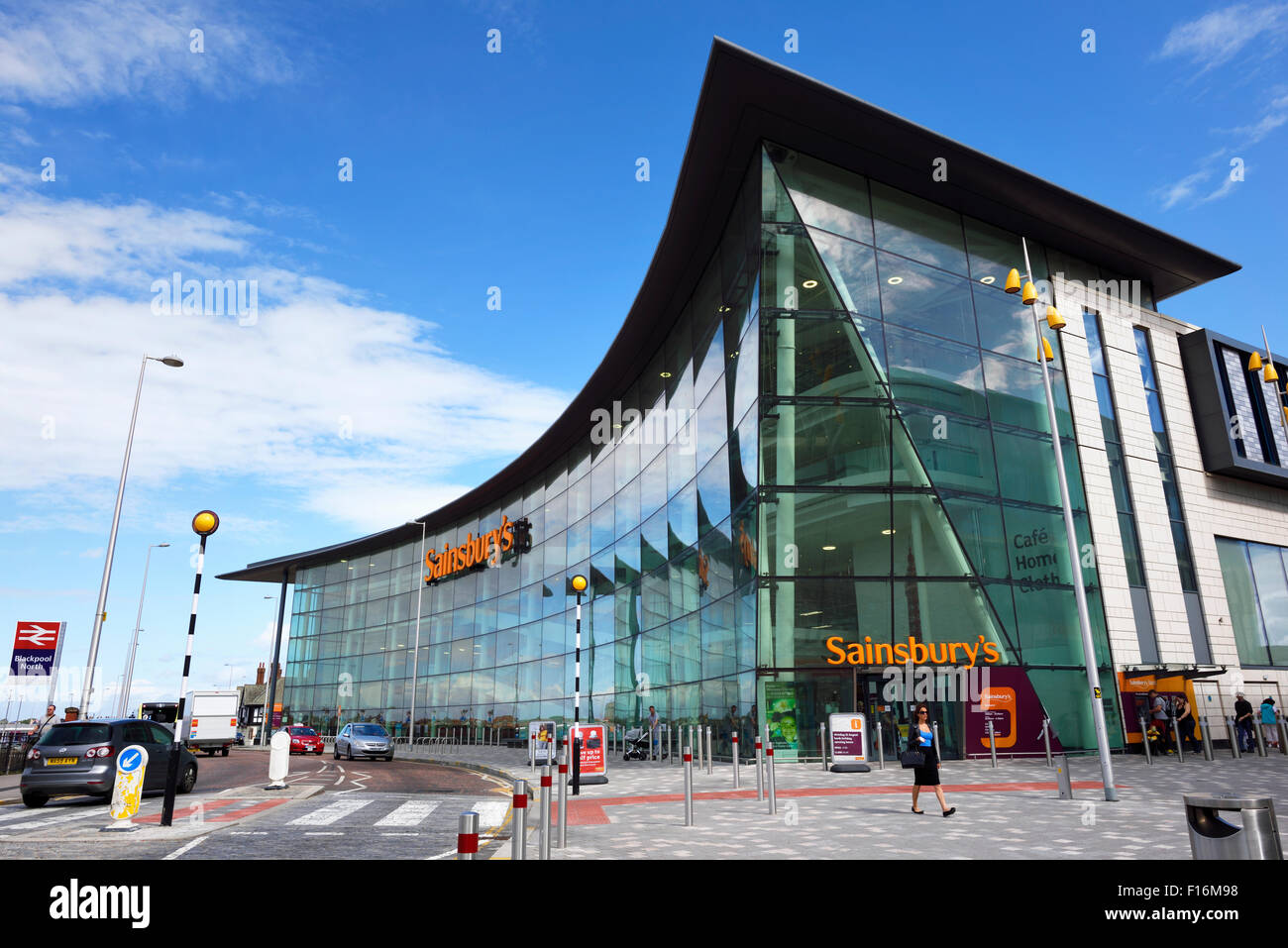 Die dramatischen neuen Sainsbury Supermarkt in Blackpool, Lancashire Stockfoto