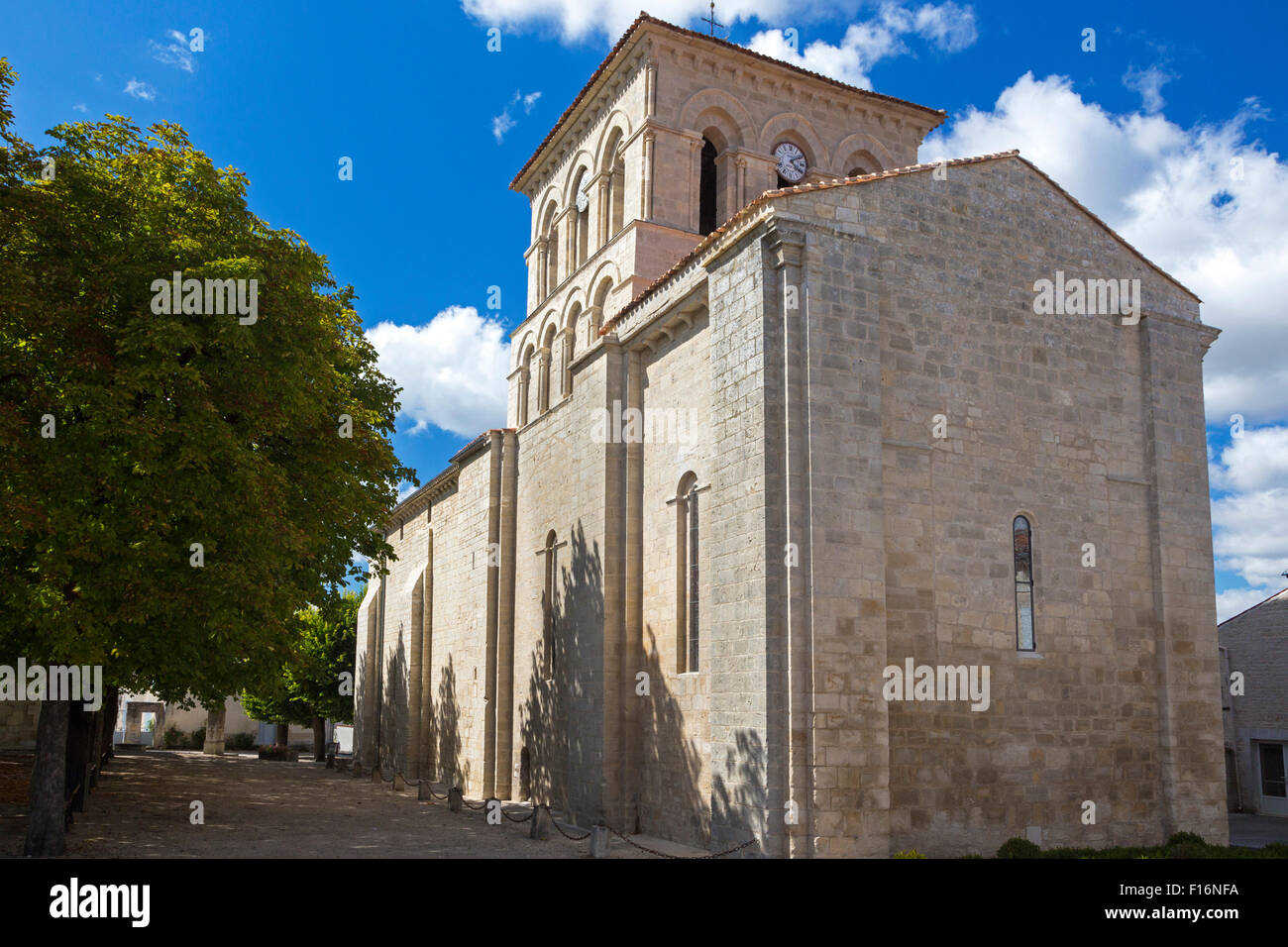 Kirche des Hl. Martin, Sigogne, Charente Maritime, Süd-west Frankreich Stockfoto