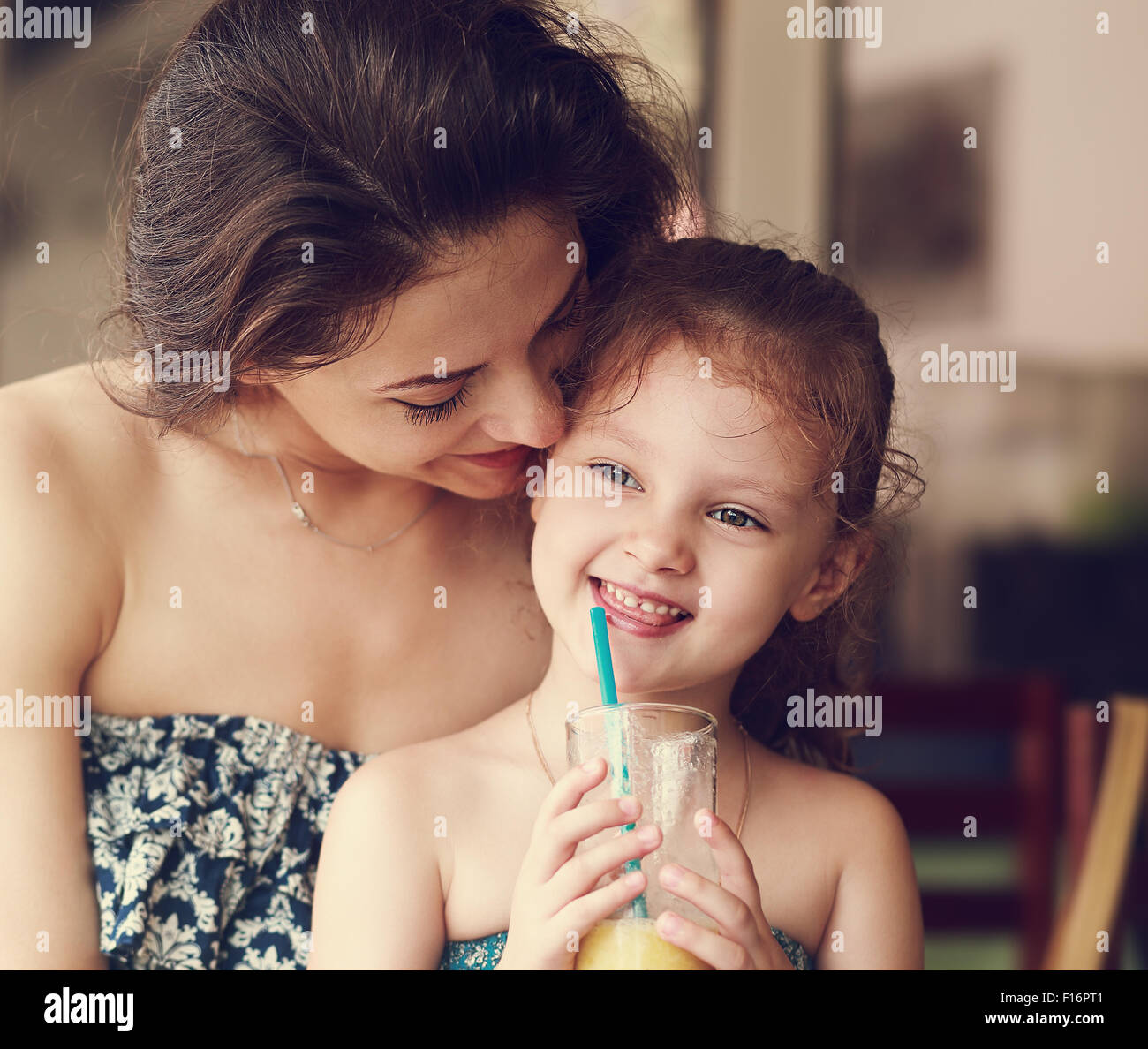 Mutter und Erwachsene Tochter Im Café Stockfotos und bilder Kaufen Alamy