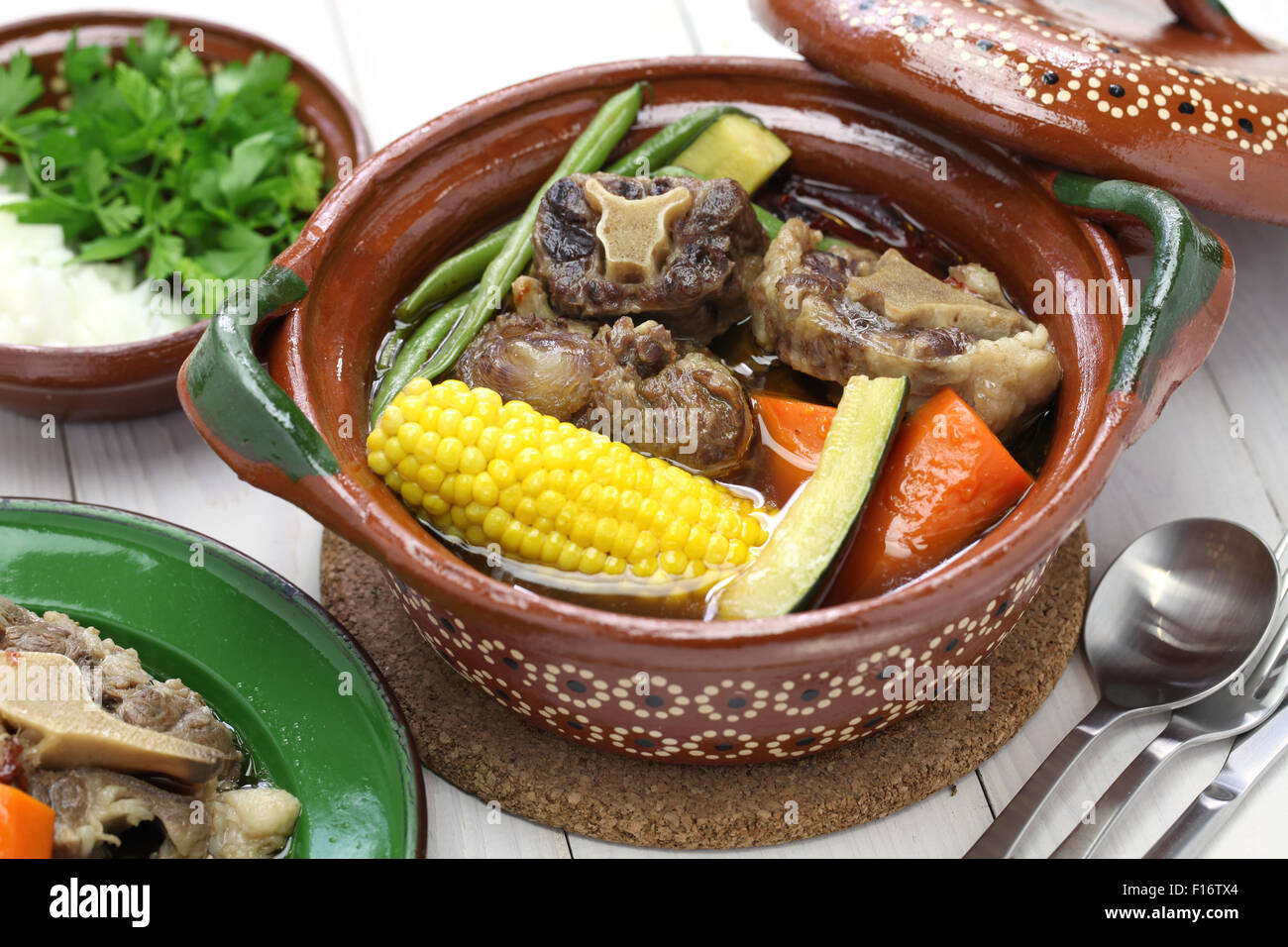Maulwurf de Olla, mexikanische scharfe Rindfleisch und Gemüseeintopf Stockfoto