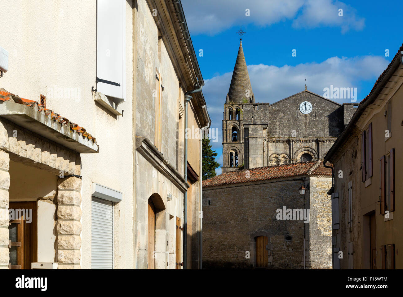 Bassac Dorf und Kirche, Poitou-Charentes, Süd-west Frankreich Stockfoto