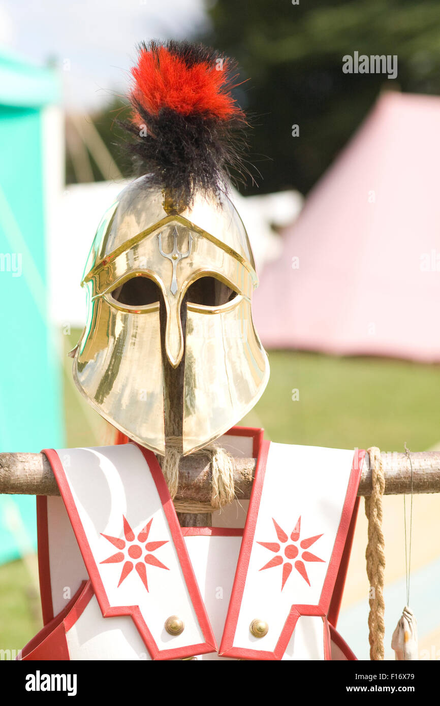 Antiken griechischen Soldaten Helm und Tunika Stockfoto