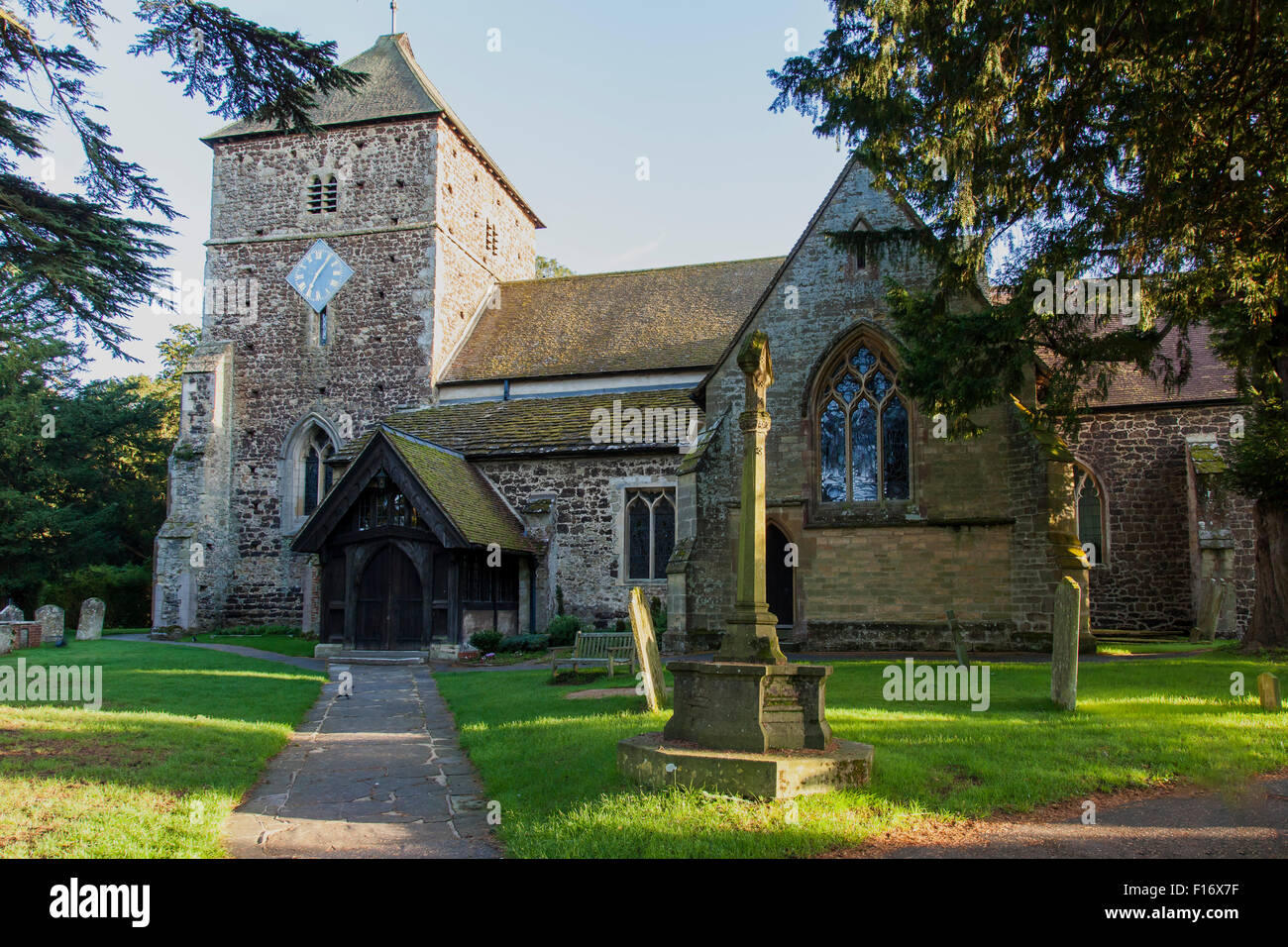 Pfarrkirche St. Nikolaus, Cranleigh, Surrey Stockfoto