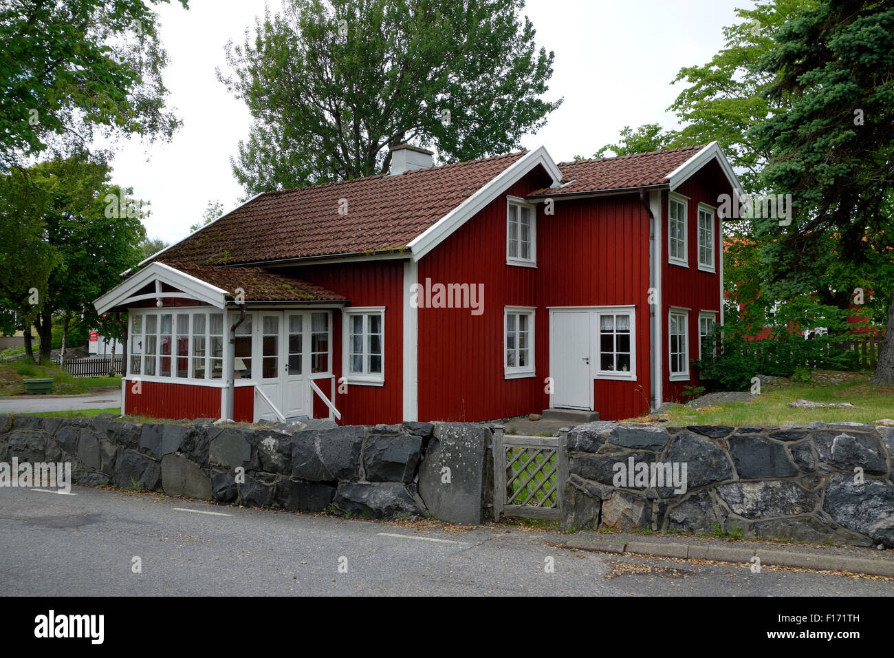 Rotes Ferienhaus in Schweden. Öckerö, Bohuslan. Schweden Stockfoto