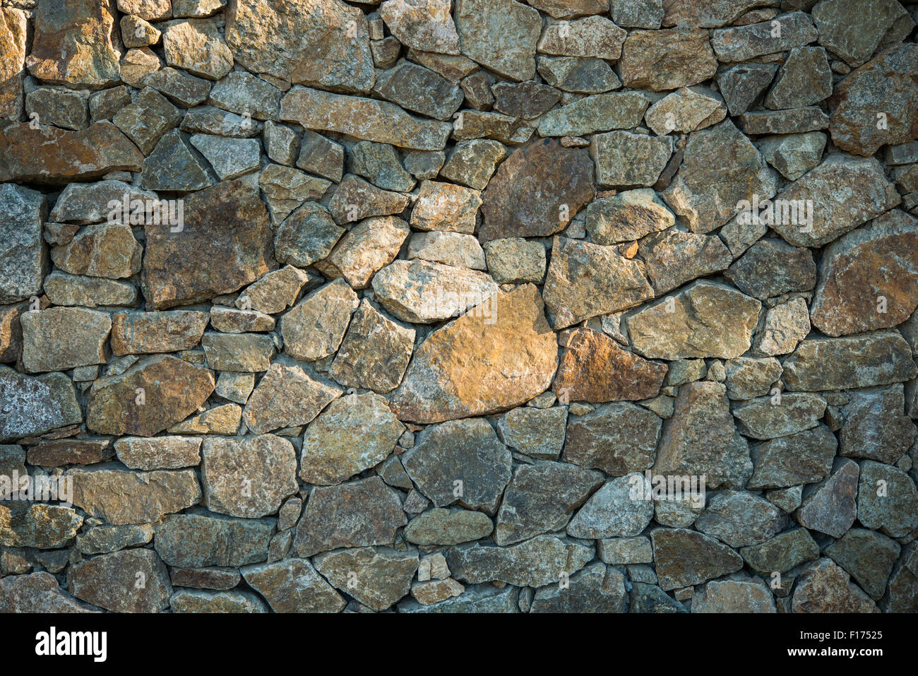 Schweren Steinen Wand Hintergrundfoto. Stockfoto