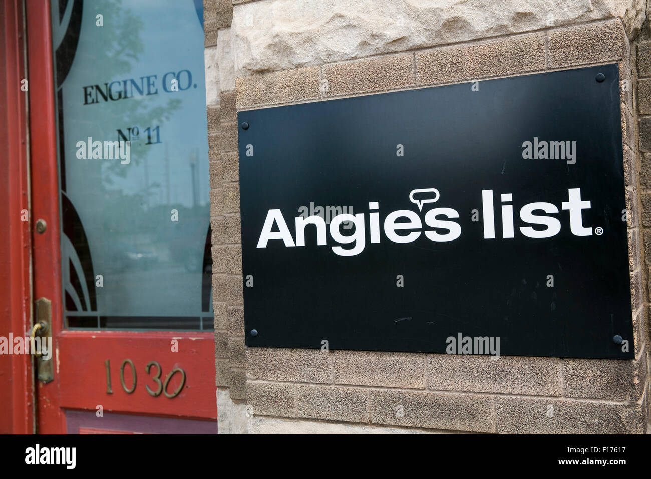 Ein Logo Zeichen außerhalb der Hauptsitz von Angies Liste, Inc., in Indianapolis, Indiana am 15. August 2015. Stockfoto