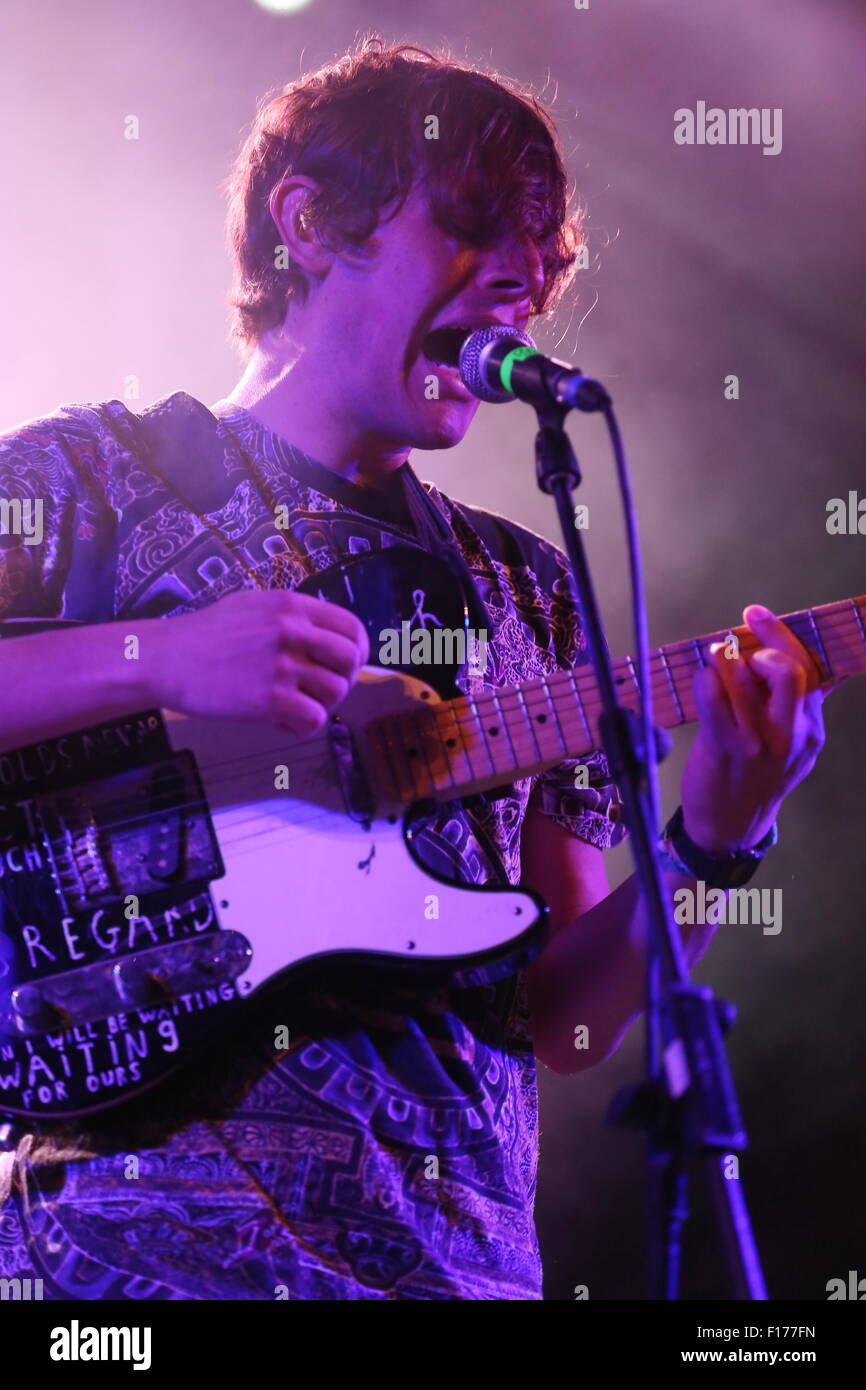 Leeds, Yorkshire, Großbritannien. 28. August 2015. Kleinen Kometen führen live auf der Festspielbühne Republik beim Leeds Festival, 2015 Credit: Simon Newbury/Alamy Live News Stockfoto