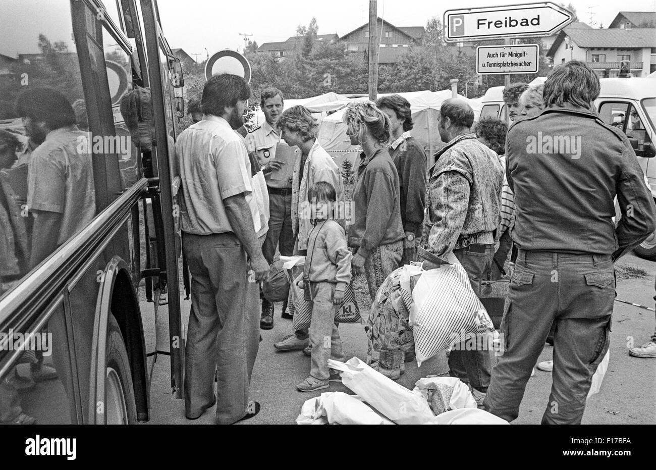 Ankunft von einem Sonderzug mit 800 DDR-Flüchtlinge aus Prag, in Ahrweiler, ein Monat vor der Berliner Mauer fiel Stockfoto