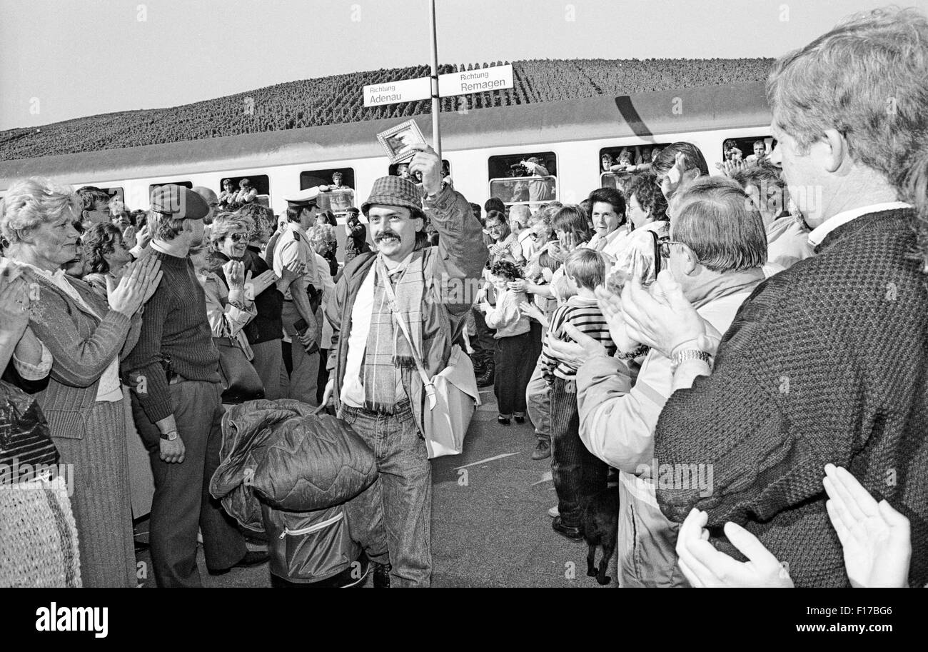 Ankunft von einem Sonderzug mit 800 DDR-Flüchtlinge aus Prag, in Ahrweiler, ein Monat vor der Berliner Mauer fiel Stockfoto