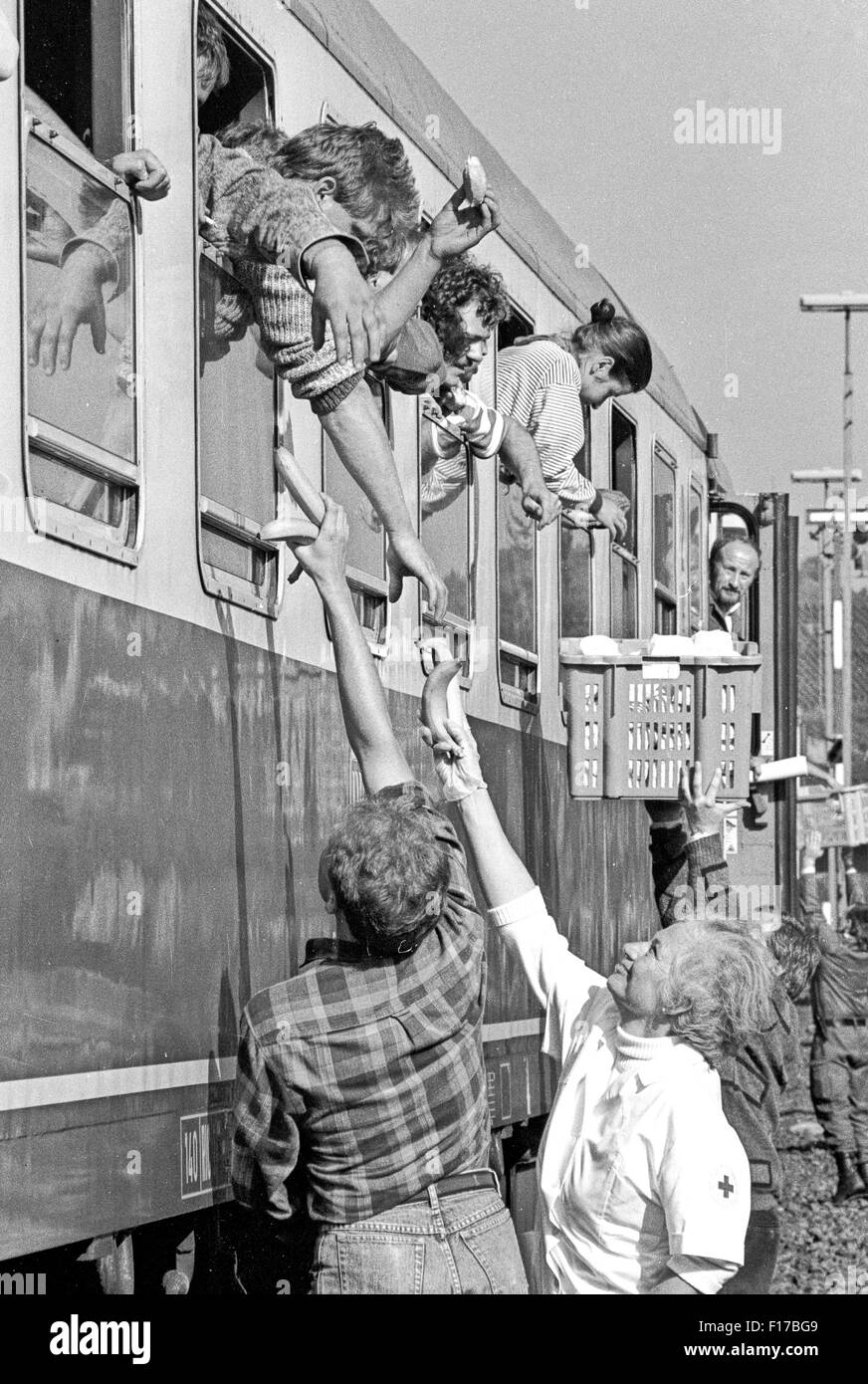 Ankunft von einem Sonderzug mit 800 DDR-Flüchtlinge aus Prag, in Ahrweiler, ein Monat vor der Berliner Mauer fiel Stockfoto