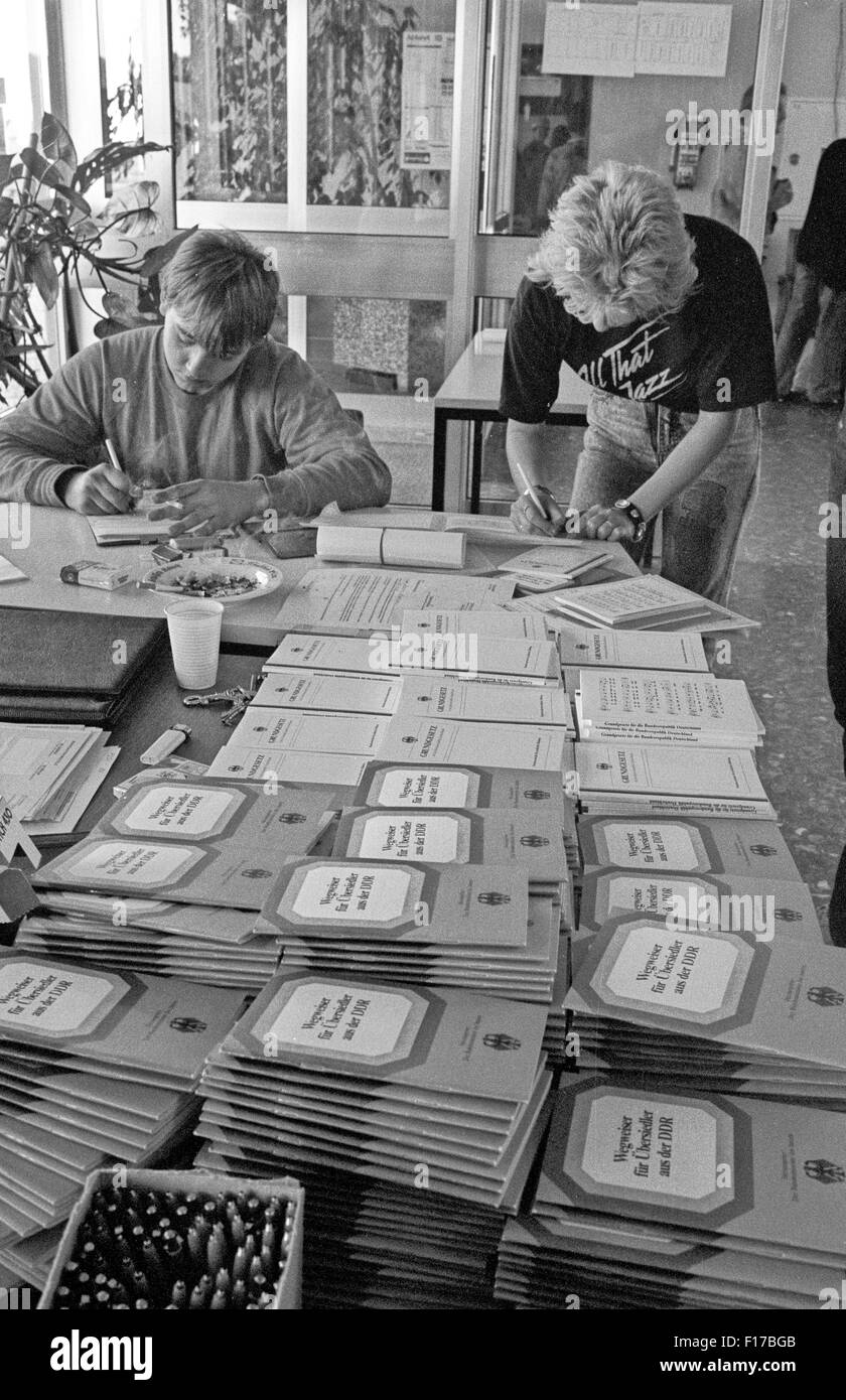 Ankunft von einem Sonderzug mit 800 DDR-Flüchtlinge aus Prag, in Ahrweiler, ein Monat vor der Berliner Mauer fiel Stockfoto