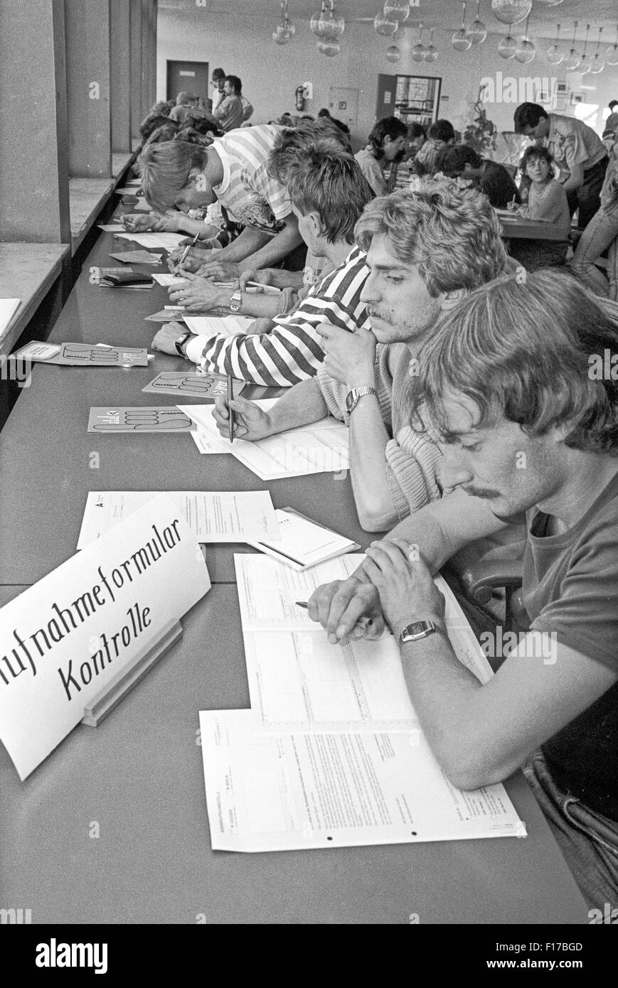 Ankunft von einem Sonderzug mit 800 DDR-Flüchtlinge aus Prag, in Ahrweiler, ein Monat vor der Berliner Mauer fiel Stockfoto