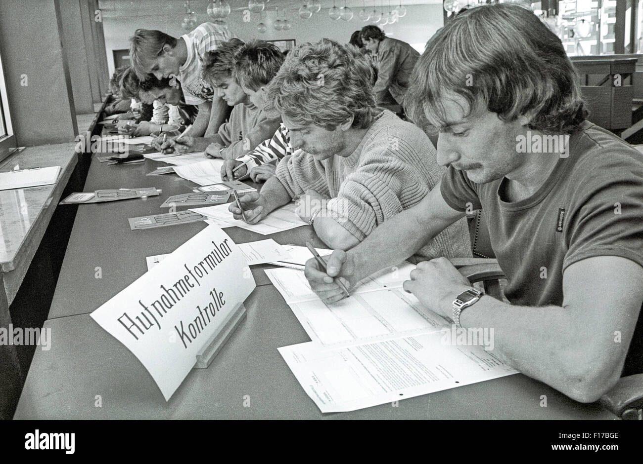 Ankunft von einem Sonderzug mit 800 DDR-Flüchtlinge aus Prag, in Ahrweiler, ein Monat vor der Berliner Mauer fiel Stockfoto