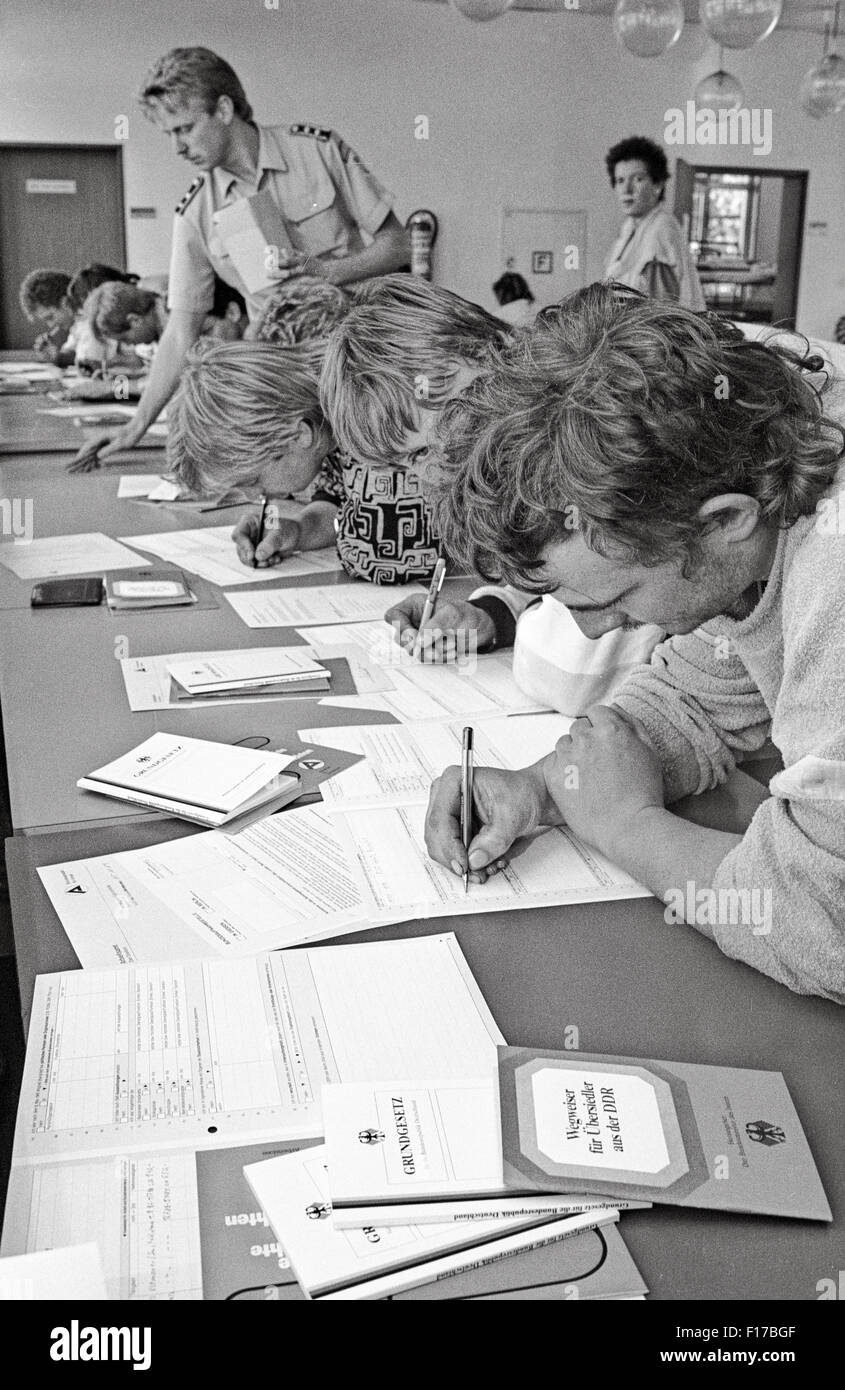 Ankunft von einem Sonderzug mit 800 DDR-Flüchtlinge aus Prag, in Ahrweiler, ein Monat vor der Berliner Mauer fiel Stockfoto