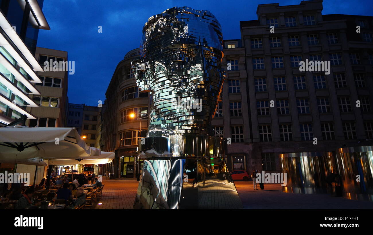 Mann Kopf Statue von sich bewegenden Teilen in Prag Stockfoto