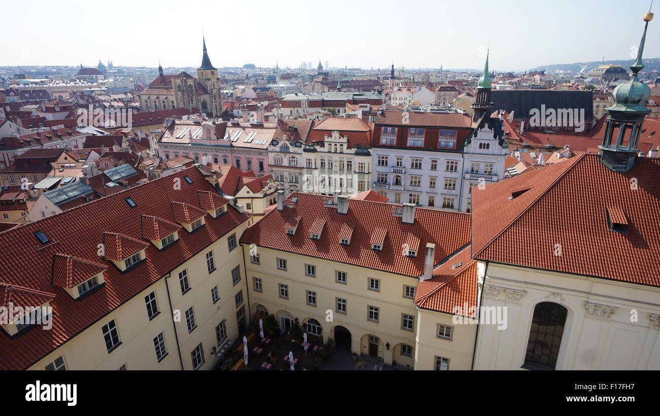 Prag vom astronomischen Turm im Clementinum Stockfoto