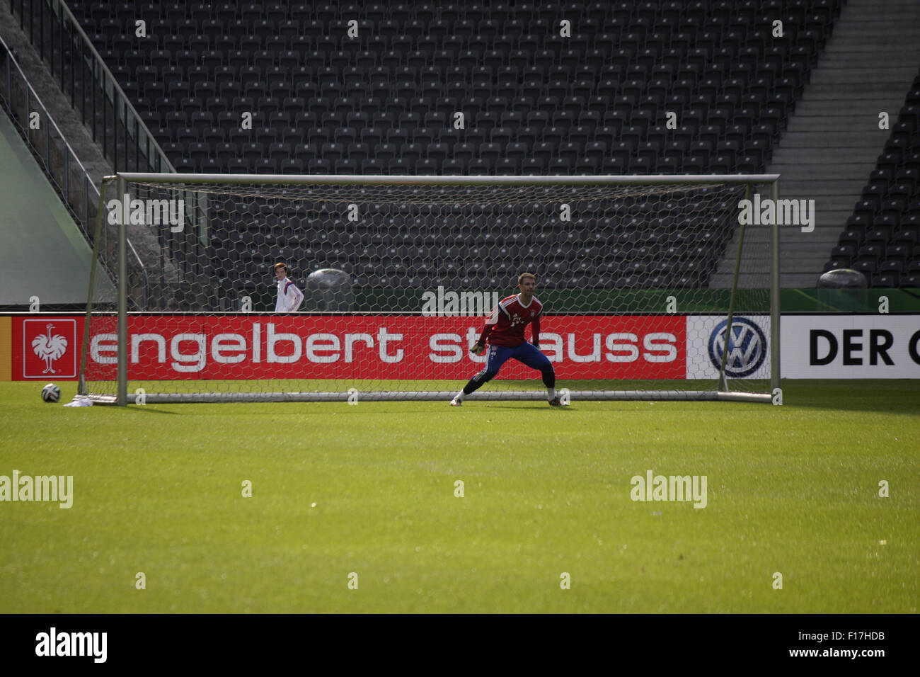 Manuel Neuer - Training des FC Bayern Muenchen Vor Dem Anstehenden Finale äh Höhle DFB-Pokal Zwischen Borussia Dortmund Und Dem FC Stockfoto