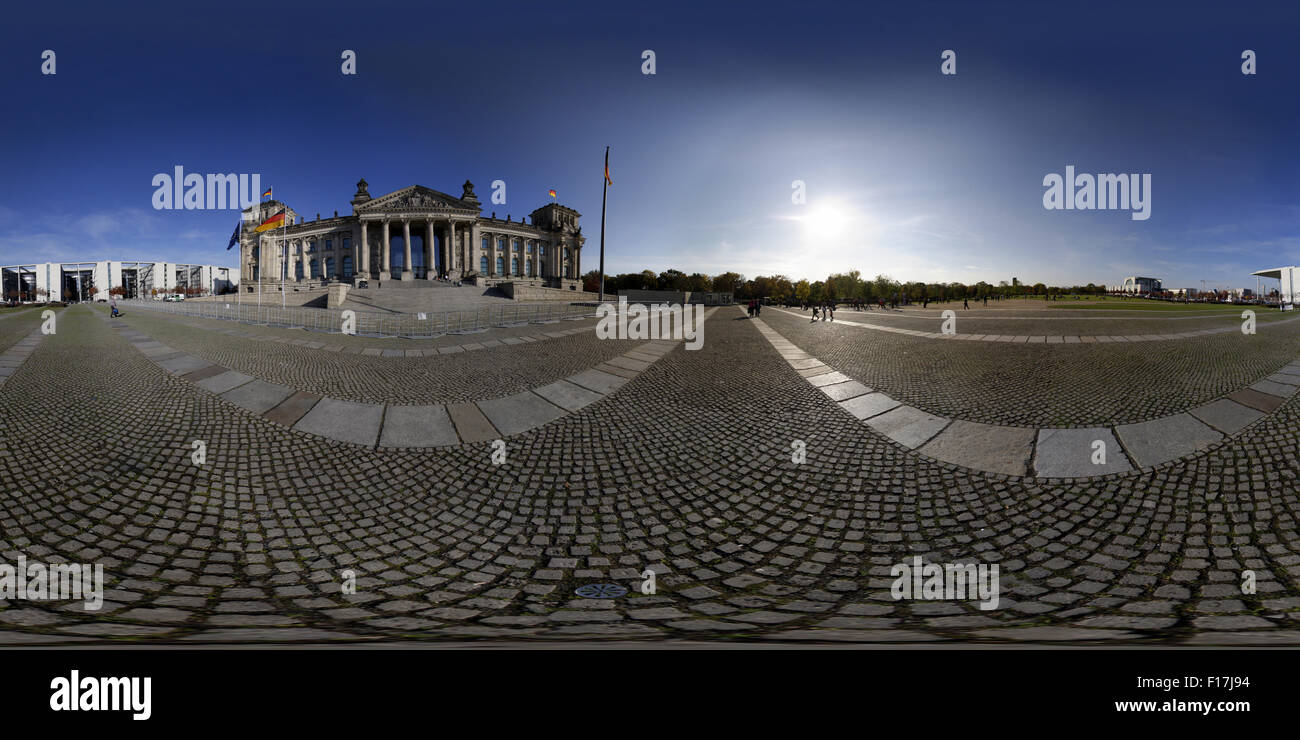 Oktober 2013 - BERLIN: ein 360 x 180 Grad Panorama-Bild von den Reichstags Gebäude im Regierungs-Bezirk von Berlin. Stockfoto