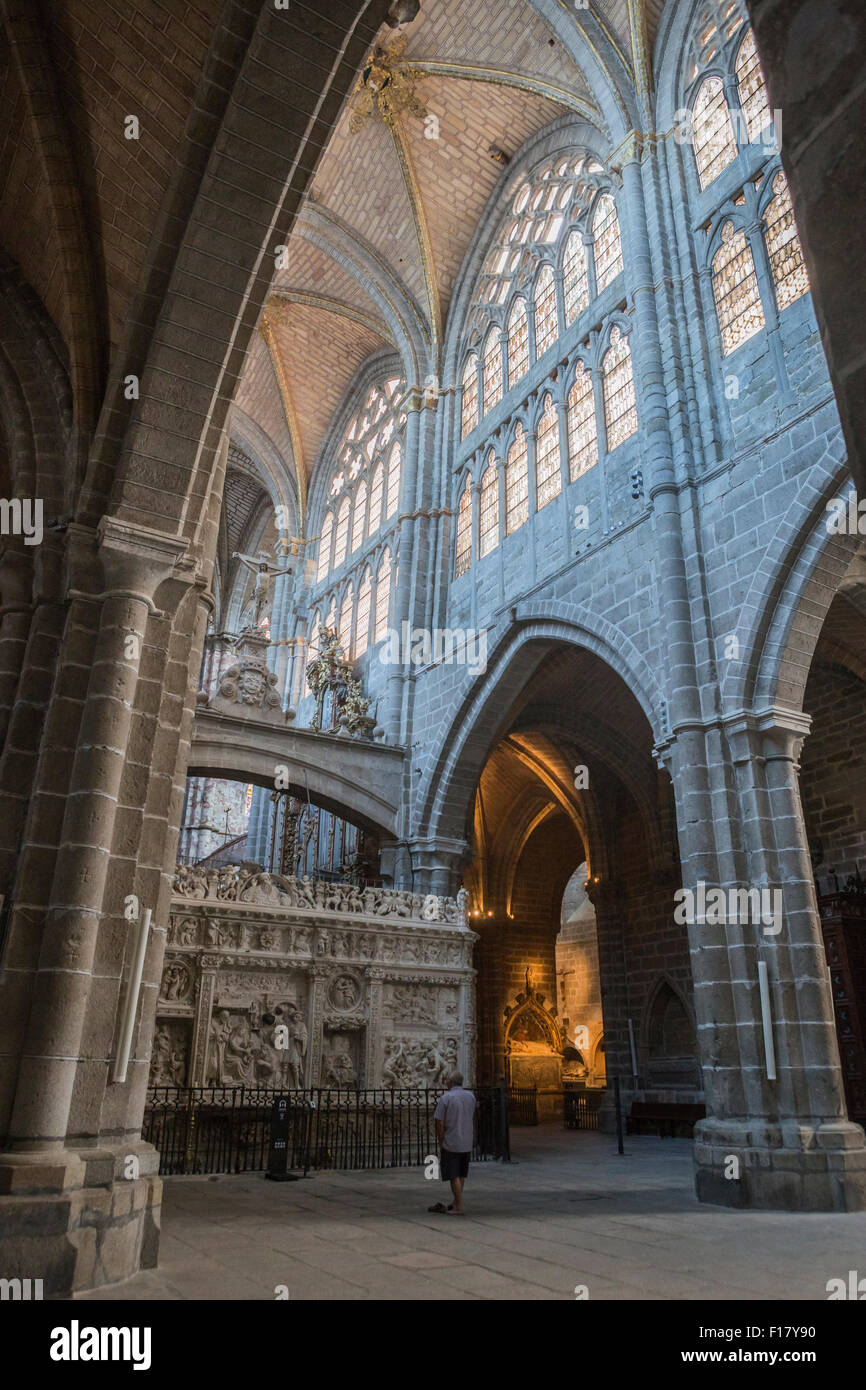 Avila, Spanien - 10. august 2015: Innenansicht der Kathedrale von Avila, eine romanische und gotische Kirche im Süden von alten Kastilien Stockfoto