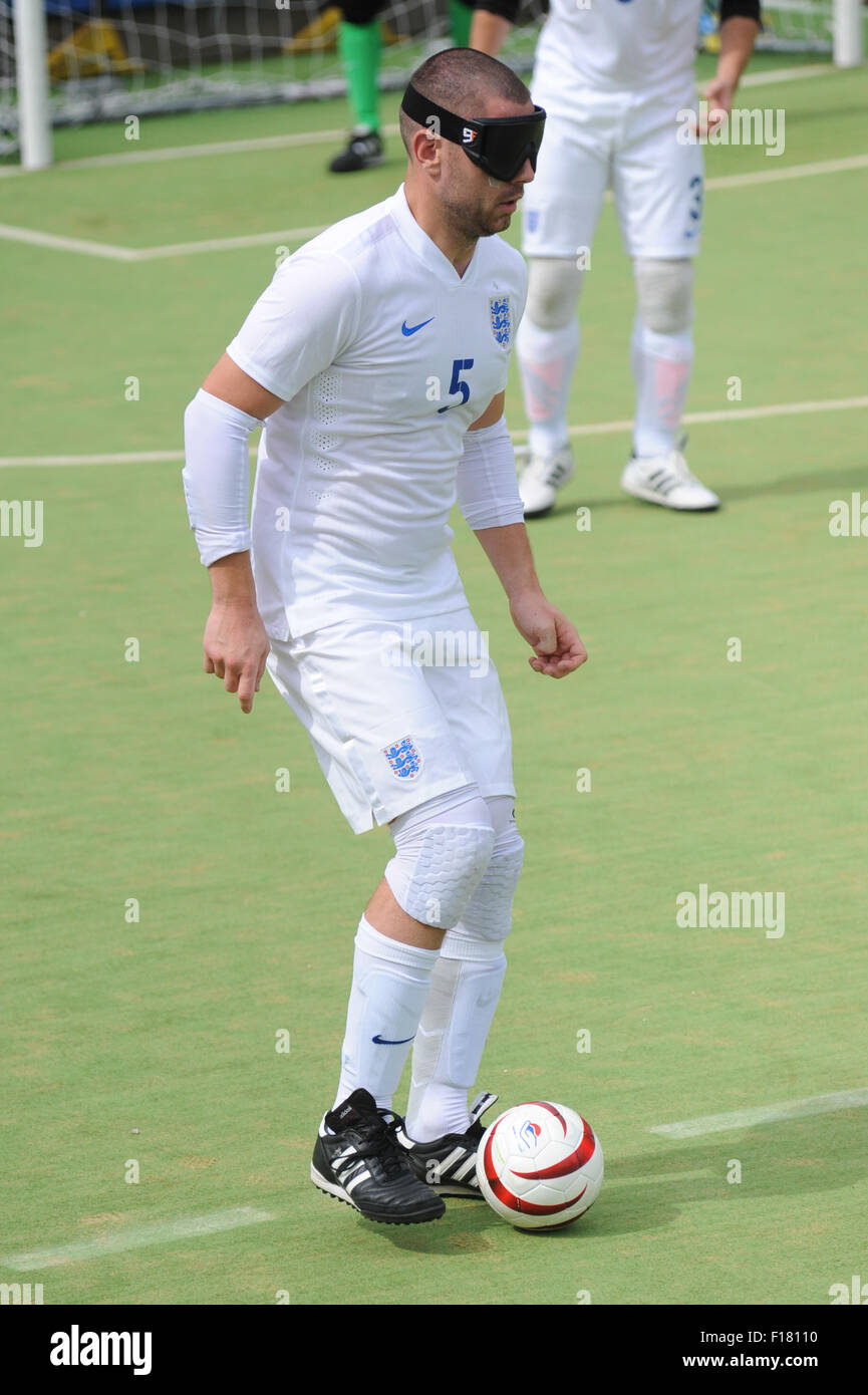 Hereford, Großbritannien. 29. August 2015. IBSA Blind Fußball Europameisterschaft 2015 - 3./4. Spiel um Platz 3-England gegen Spanien. Punkt 4, Royal National College for the Blind, Hereford. Englands Dan Englisch. Bildnachweis: James Maggs/Alamy Live-Nachrichten Stockfoto