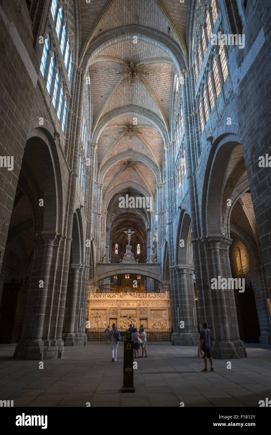 Avila, Spanien - 10. august 2015: Innenansicht der Kathedrale von Avila, eine romanische und gotische Kirche im Süden von alten Kastilien Stockfoto