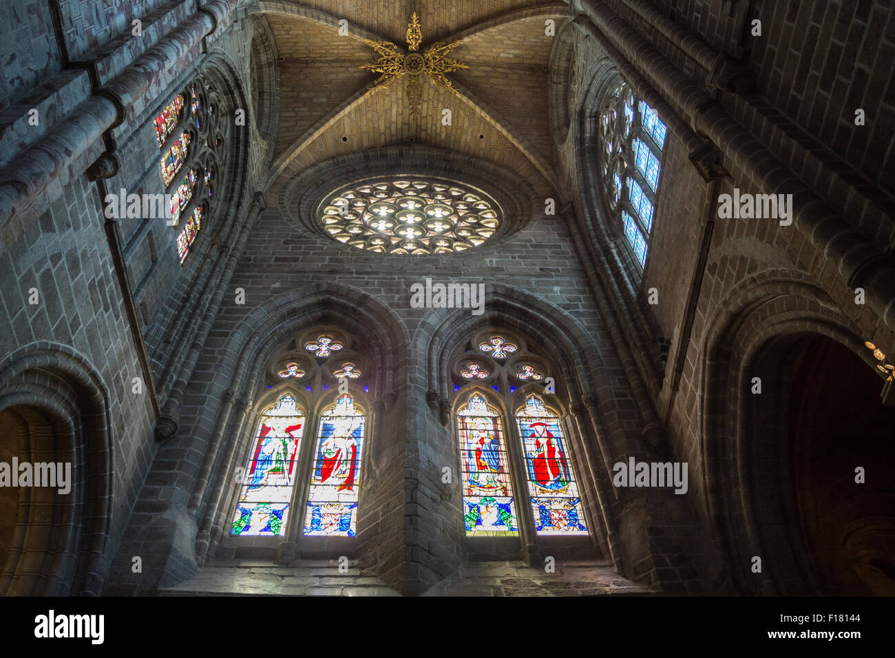 Avila, Spanien - 10. august 2015: Innenansicht der Kathedrale von Avila, eine romanische und gotische Kirche im Süden von alten Kastilien Stockfoto