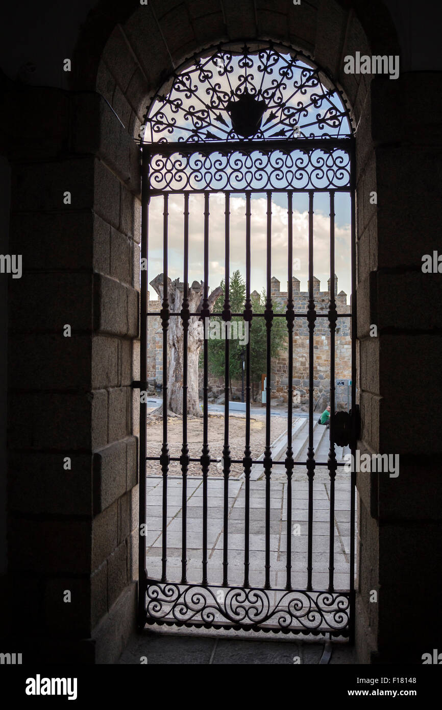 Avila, Spanien - 10. august 2015: im Blick auf das Kloster Santa Teresa, ein Karmeliter Barock-Stil, angehoben auf das Geburtshaus Stockfoto