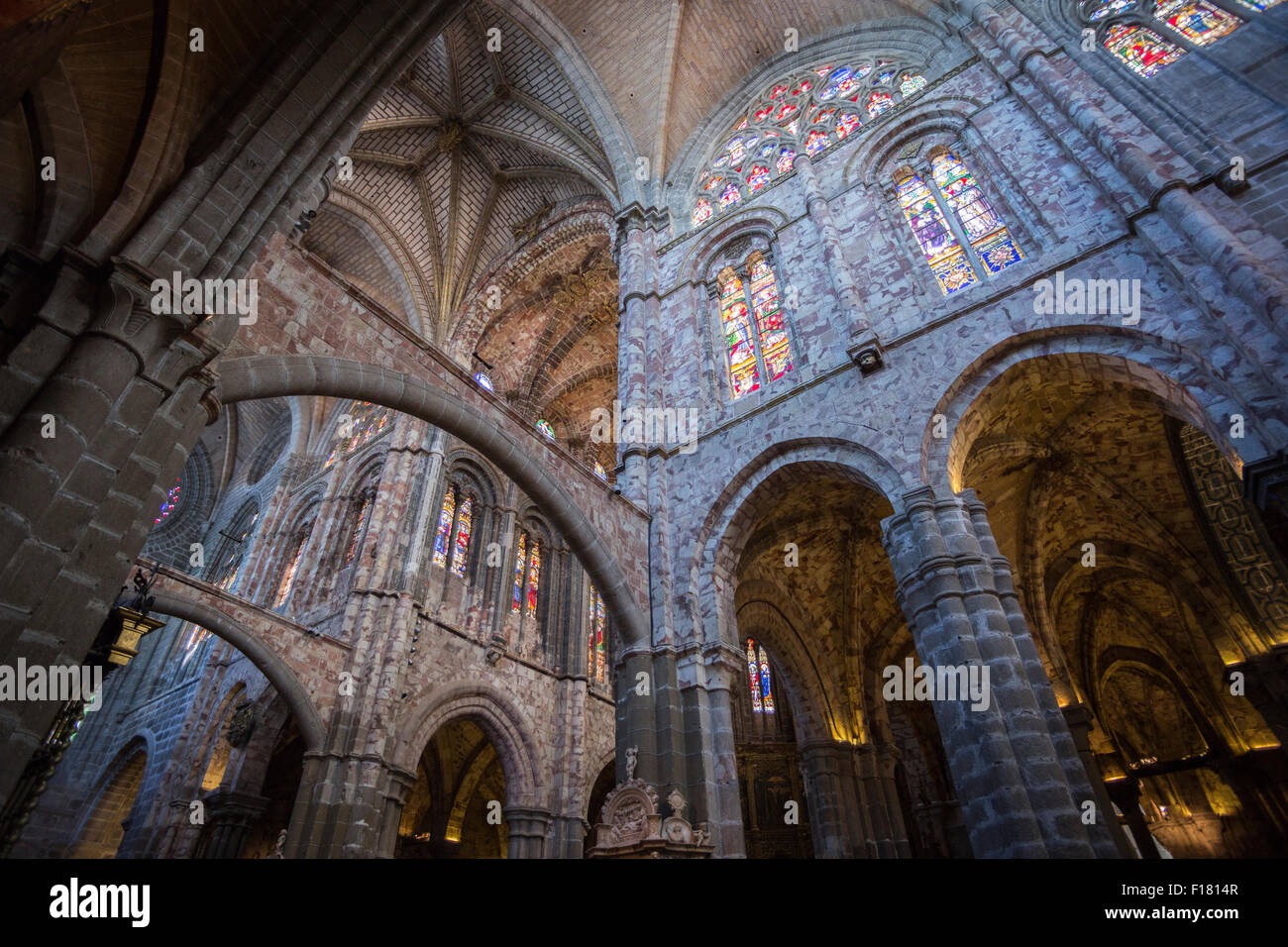 Avila, Spanien - 10. august 2015: Innenansicht der Kathedrale von Avila, eine romanische und gotische Kirche im Süden von alten Kastilien Stockfoto