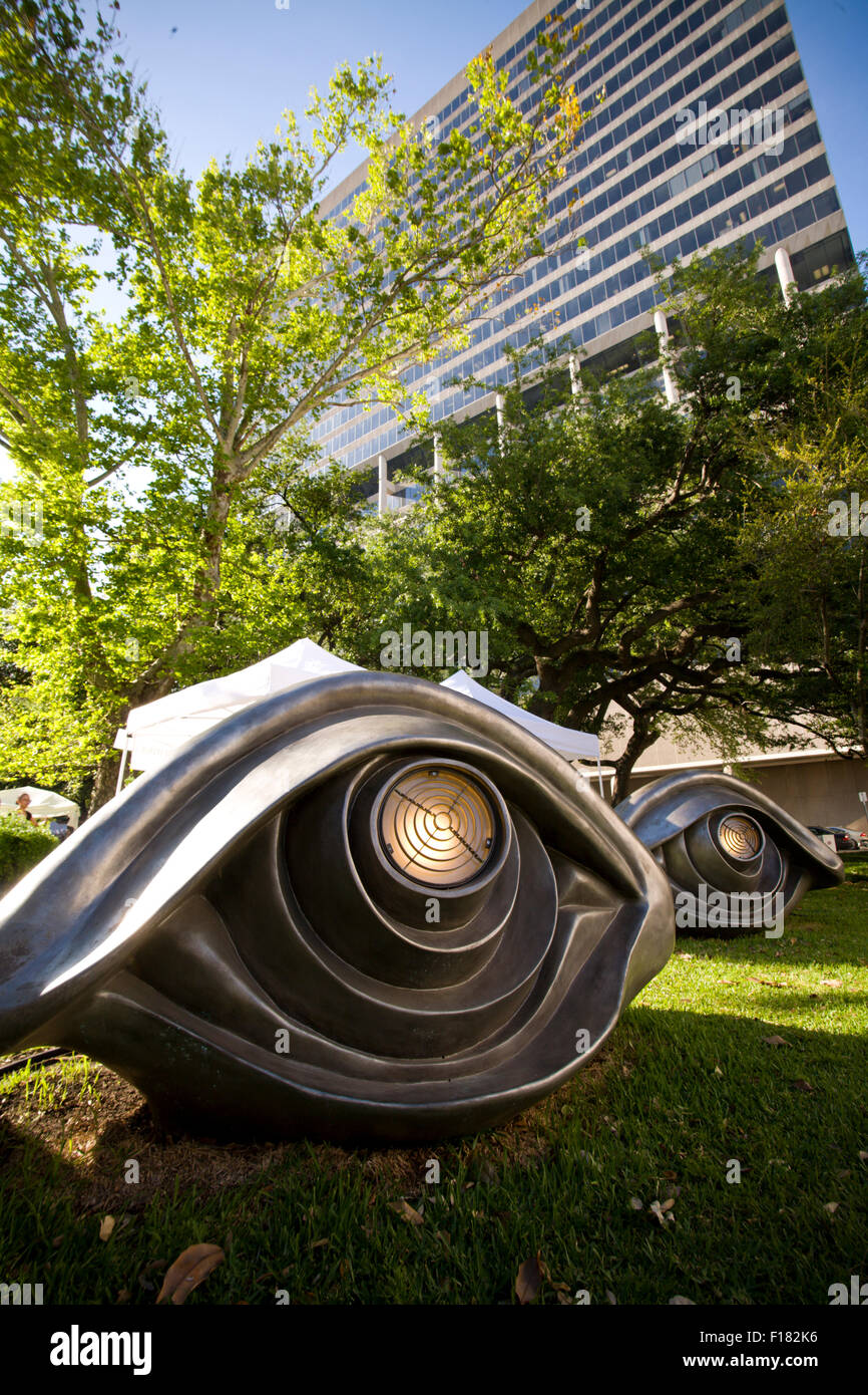 Straße Kunstwerk geformt von Louise Bourgeois, die gigantische Augäpfel in Lafayette Square in der Innenstadt von New Orleans ähnelt Stockfoto