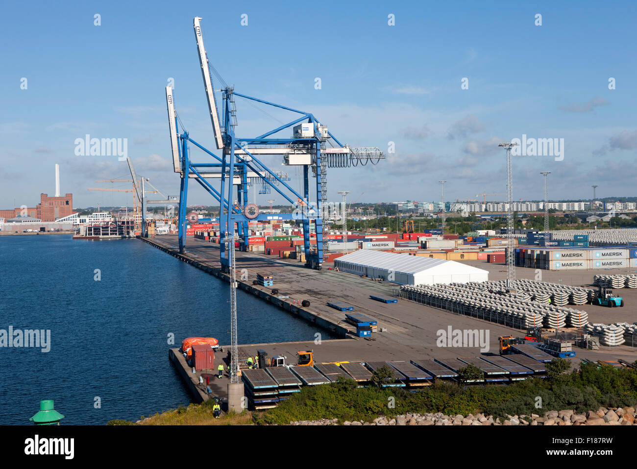 Hafen von Kopenhagen, Dänemark im Sommer mit Stapeln von Pre Cast Stahlbeton Segmente zur Linie Tunnel Stockfoto