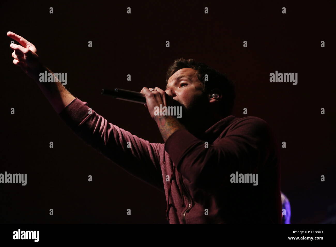 Leeds, Yorkshire, Großbritannien. 29. August 2015. Simple Plan durchführen live auf der Bühne Lock Up Leeds Festival 2015 Stockfoto