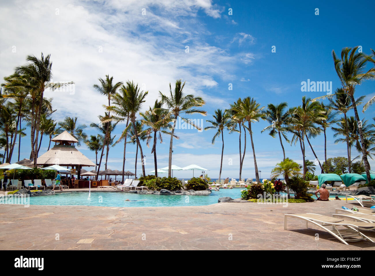 Ein Blick auf den Pool und die Eigenschaft im Fairmont Orchid, ein Hotel und Resort an der Kohala Coast, Hawai ' i (Hawaii). Stockfoto