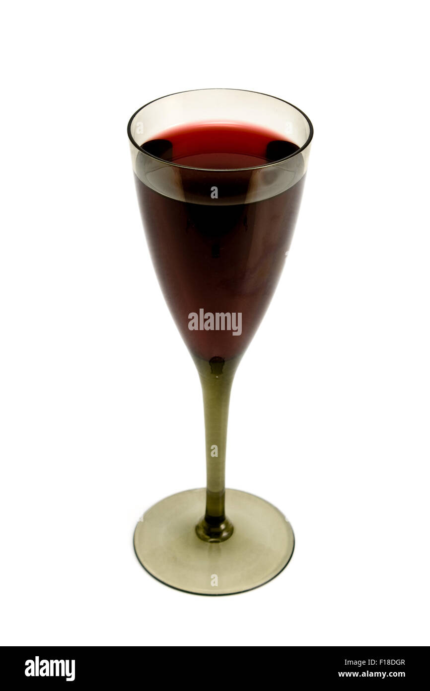 Glas Rotwein isoliert auf weiss Stockfoto