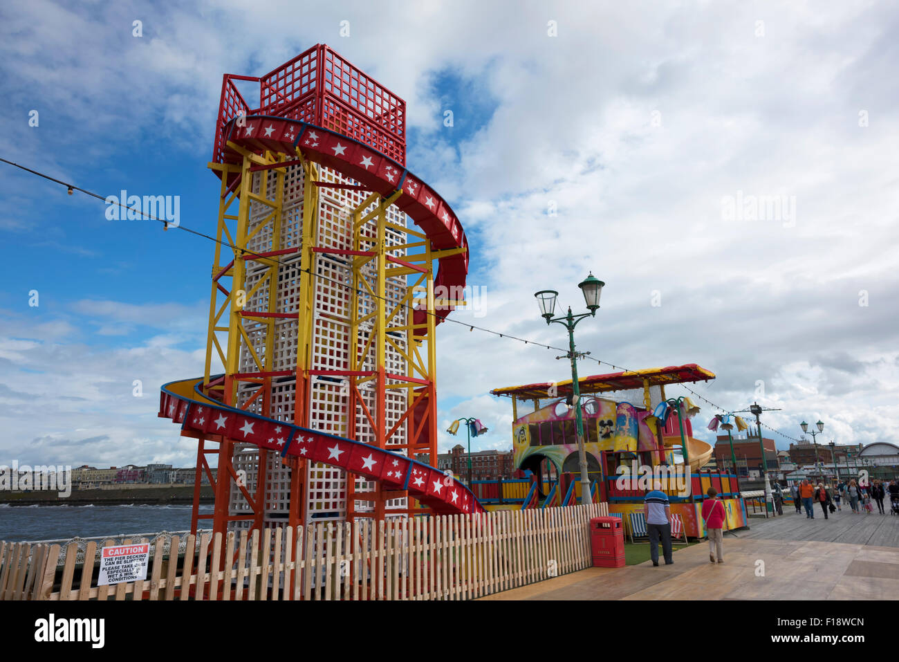 Helter Skelter auf der North Pier in Blackpool, Lancashire Stockfoto