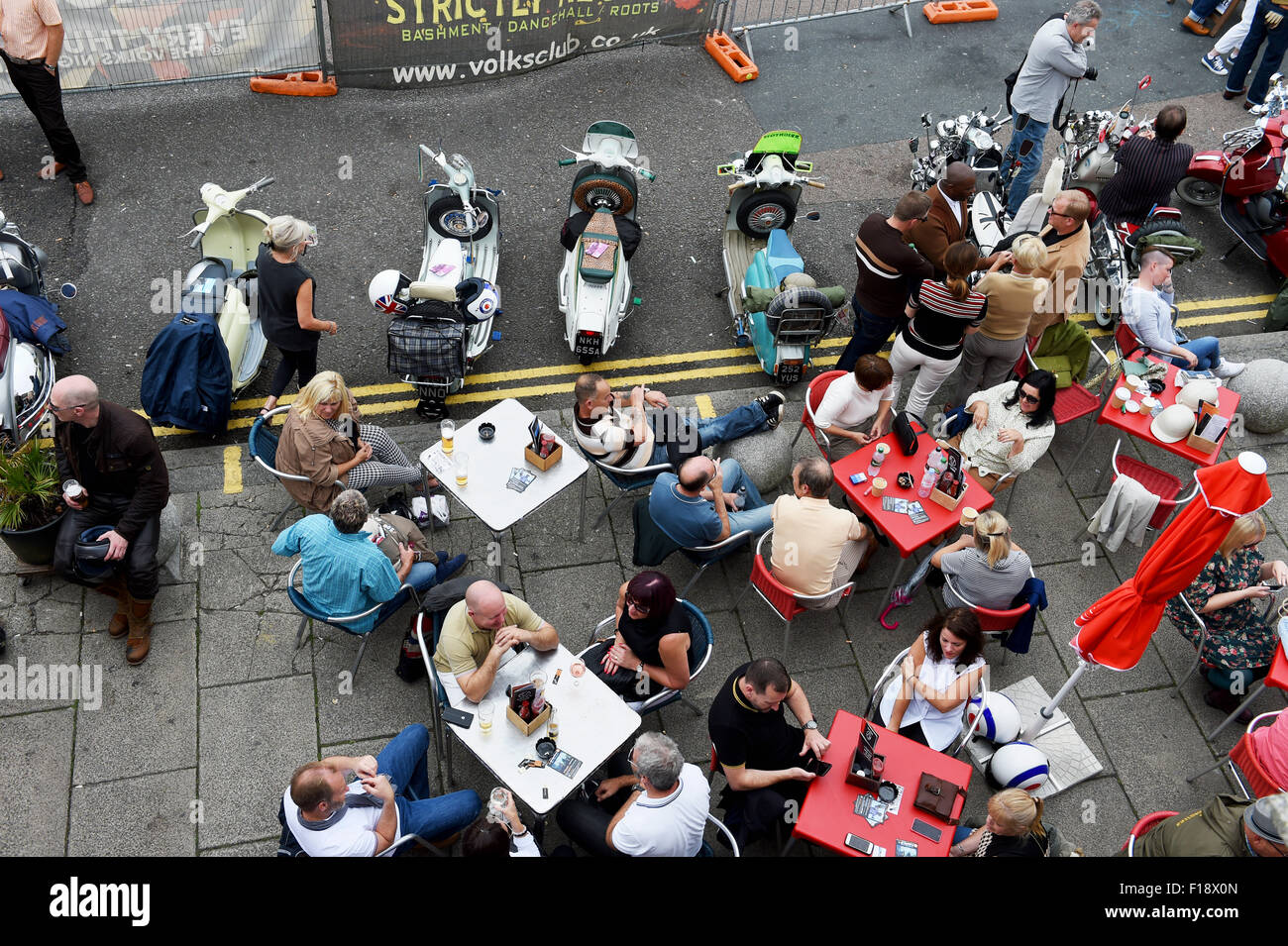 Brighton, UK. 30. August 2015. Tausende von Mods mit ihren Scootern Abstieg auf Brighton für das Jahresereignis Mod Weekender ist eine Feier ihrer Fahrzeuge, Mode und der 1960er Jahre Kredit: Simon Dack/Alamy Live News Stockfoto